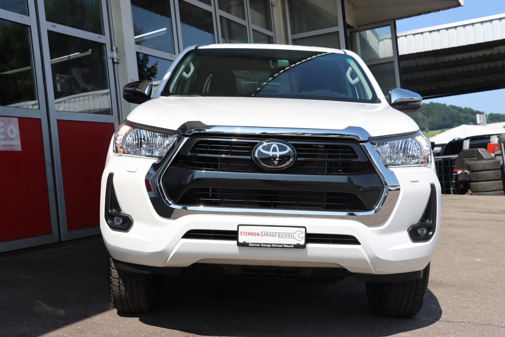 TOYOTA Hilux 2.4d Style Double Cab 4x4 A-showroom-element-3
