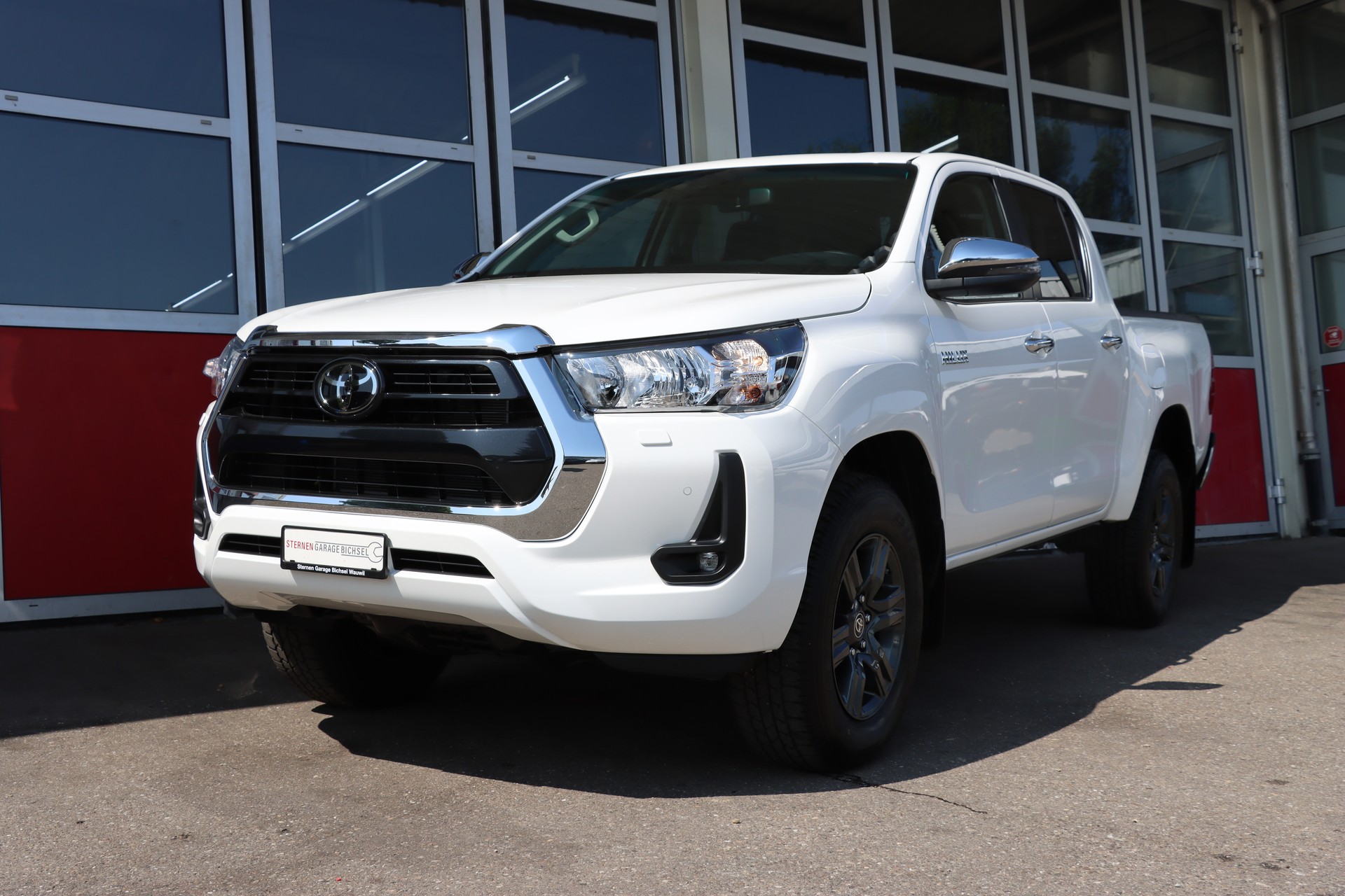 TOYOTA Hilux 2.4d Style Double Cab 4x4 A-showroom-element-2