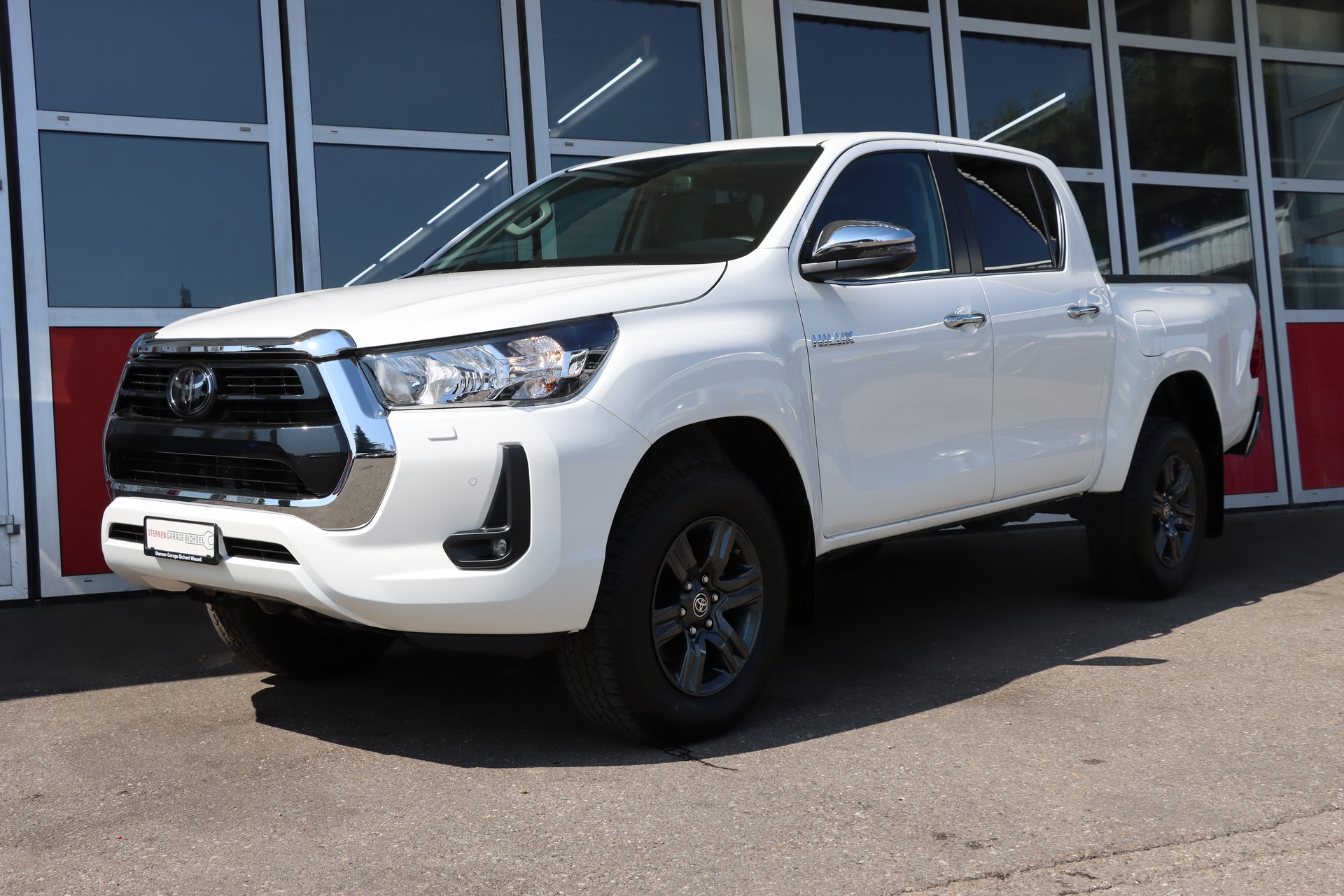 TOYOTA Hilux 2.4d Style Double Cab 4x4 A-showroom-element-1