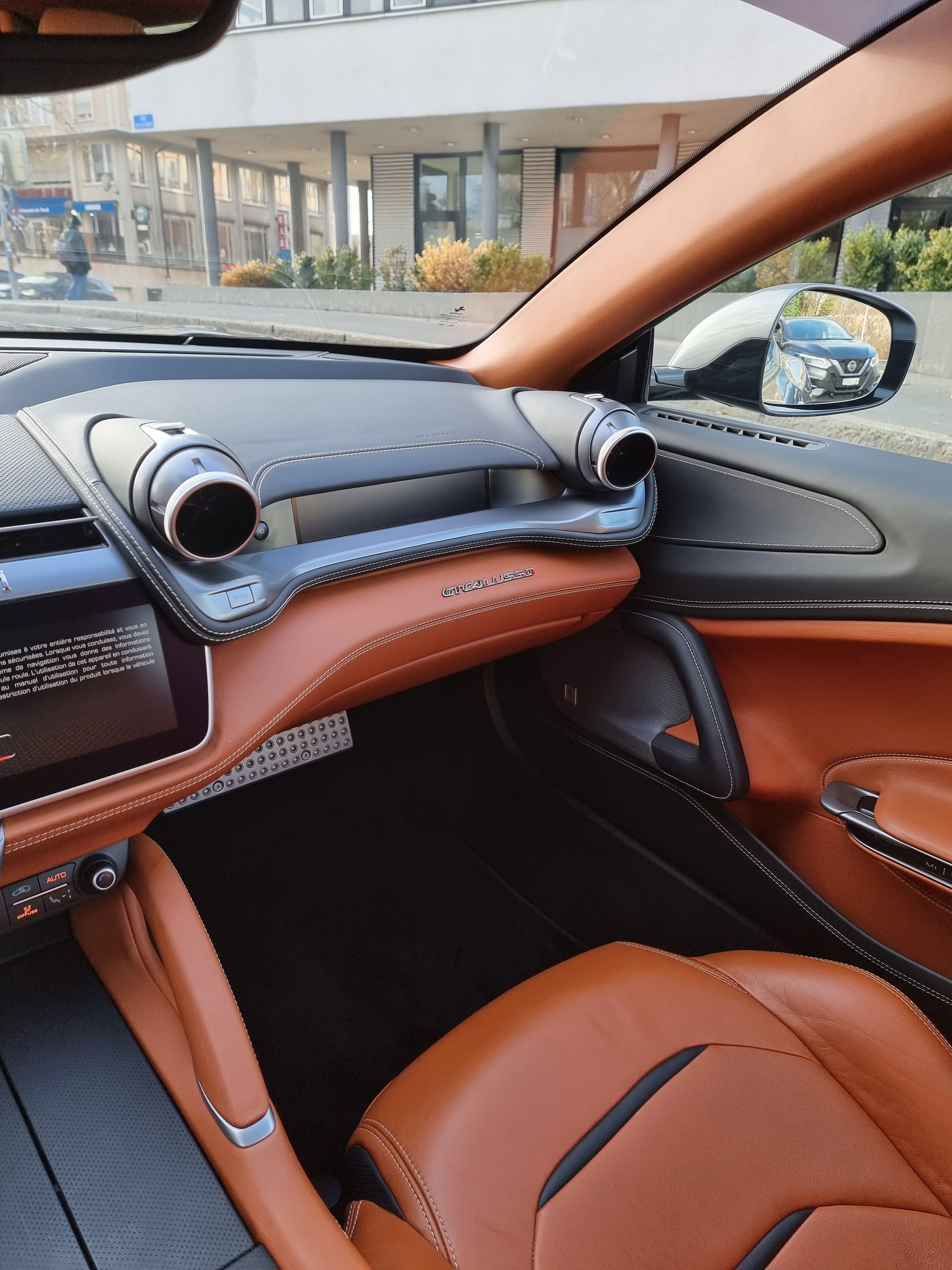FERRARI GTC 4 Lusso-image-4
