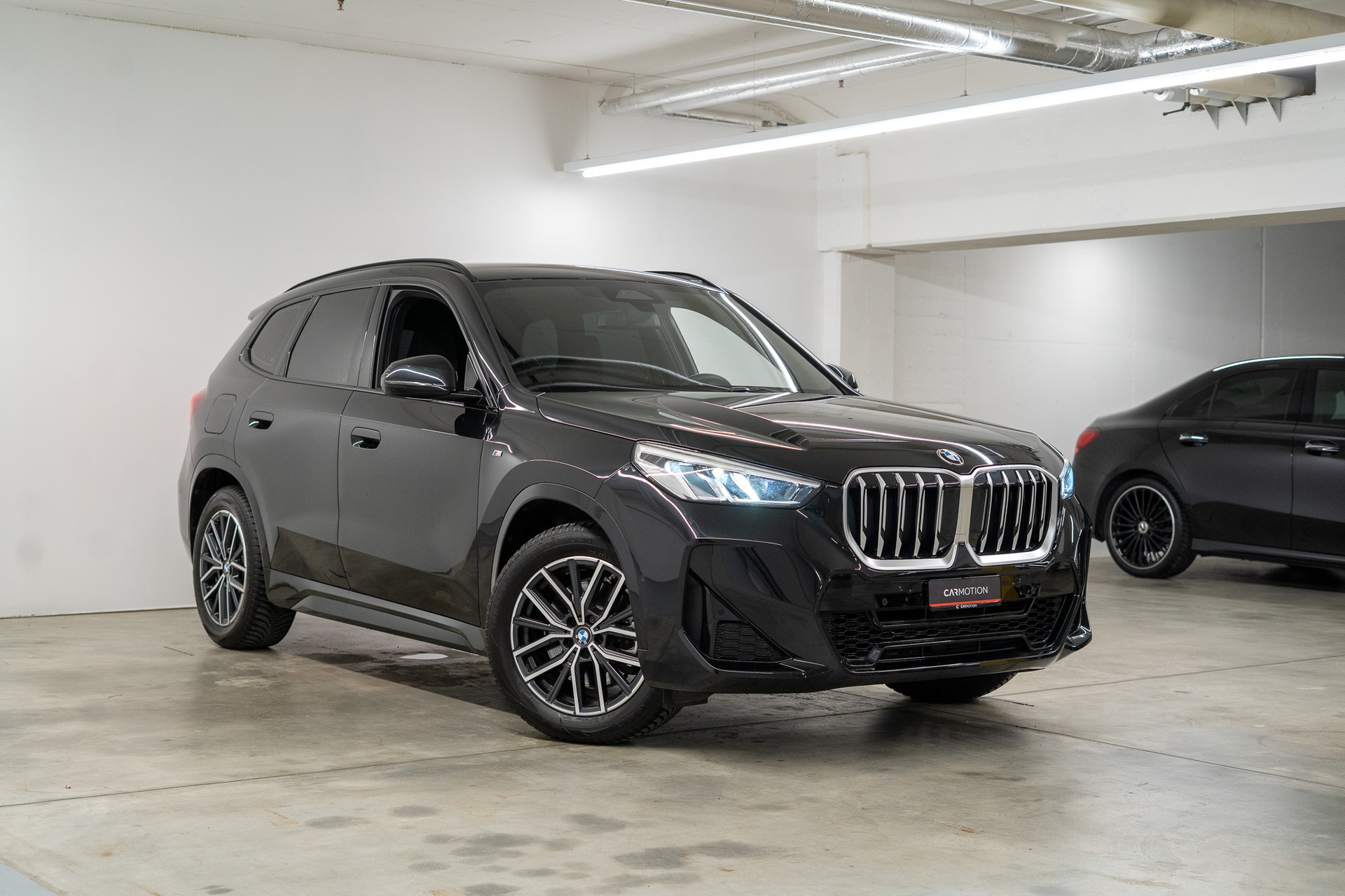 BMW X1 23i xDrive M Sport-showroom-element-2