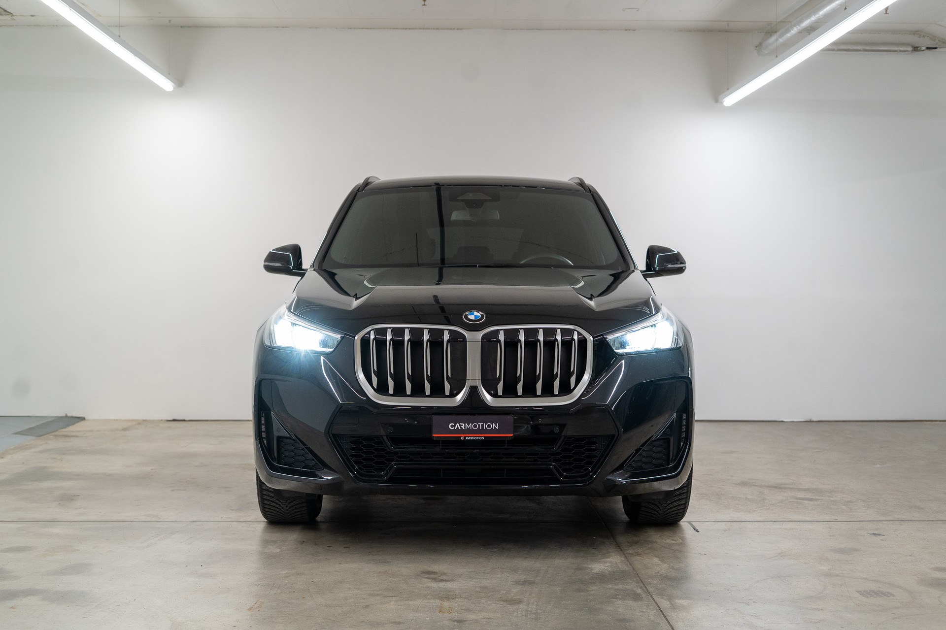 BMW X1 23i xDrive M Sport-showroom-element-1