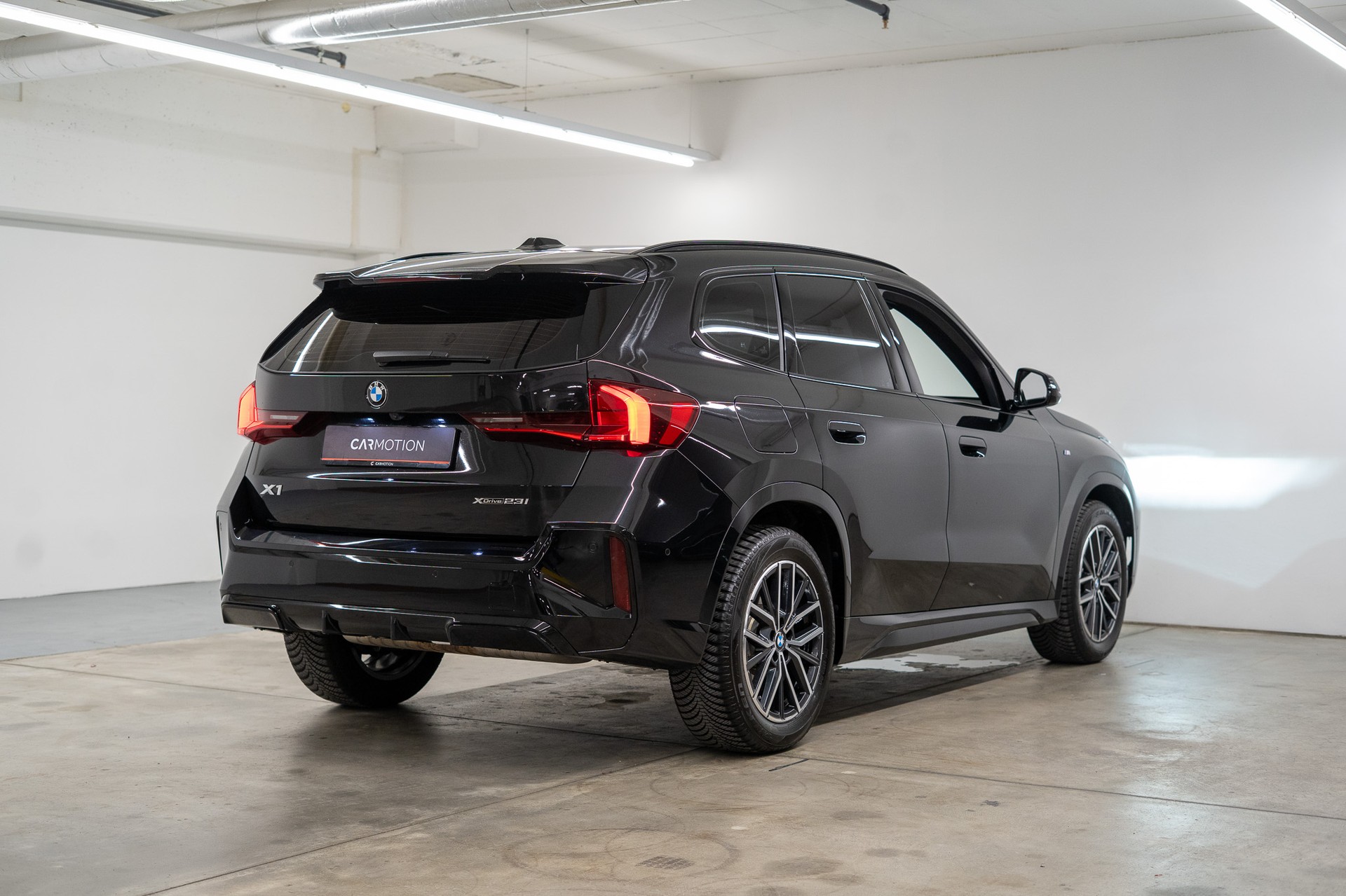 BMW X1 23i xDrive M Sport-showroom-element-3