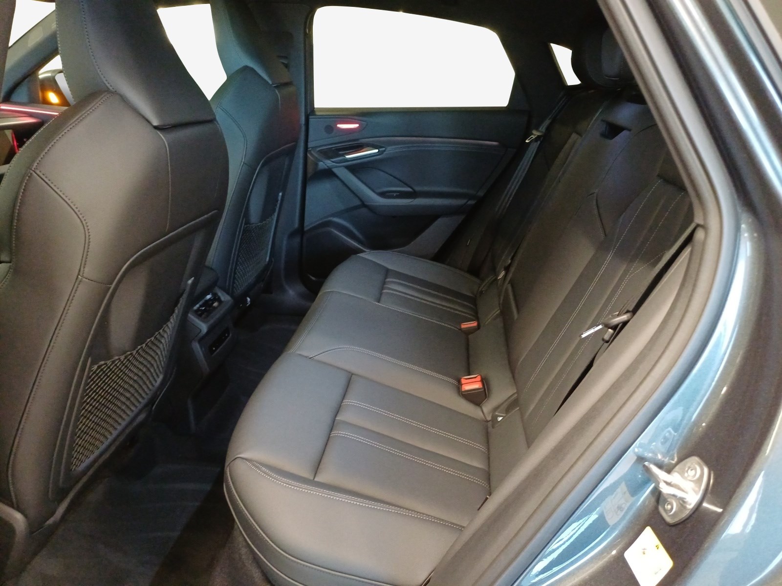 AUDI Q6 Sportback e-tron quattro-image-11