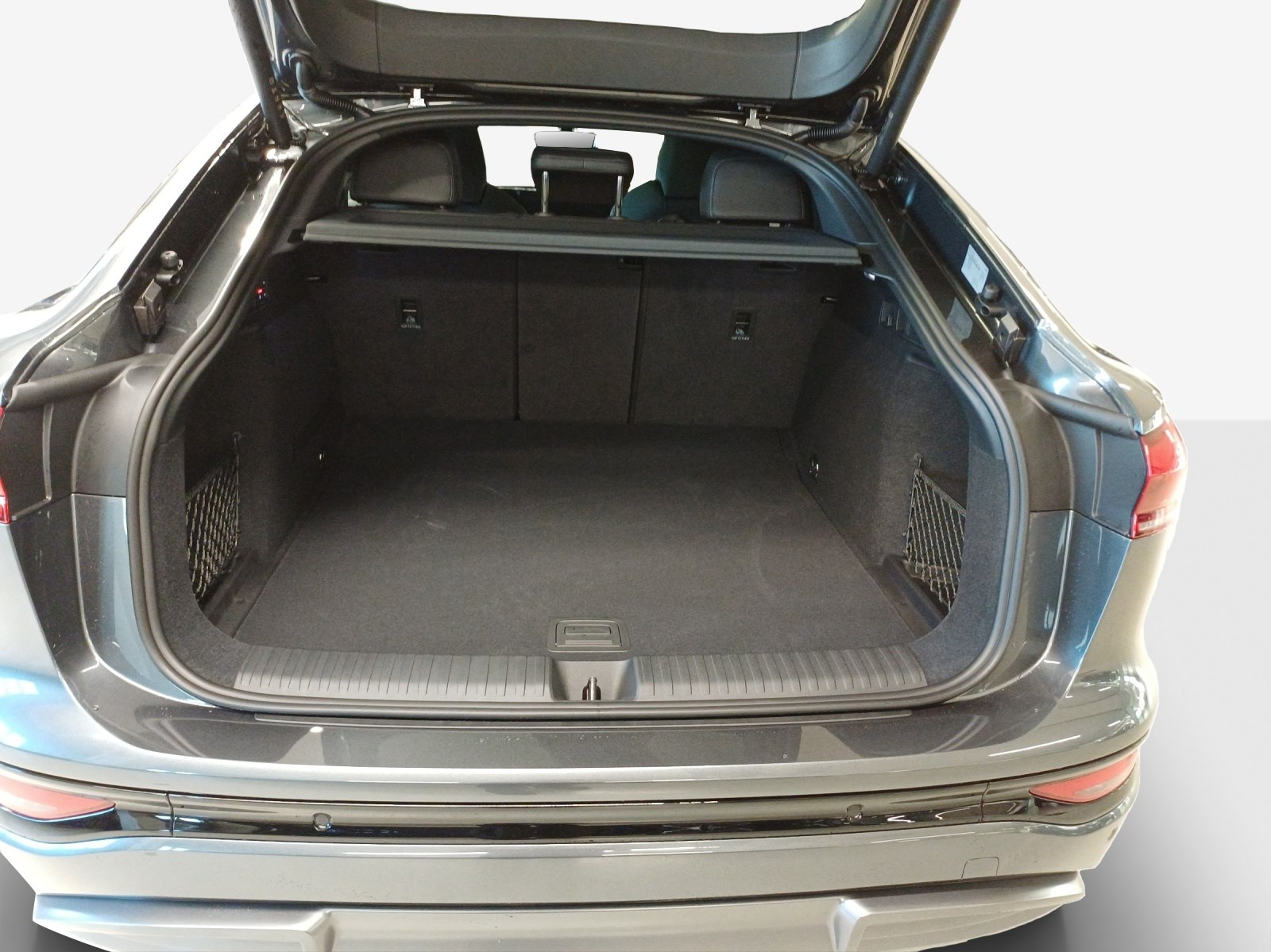 AUDI Q6 Sportback e-tron quattro-image-12
