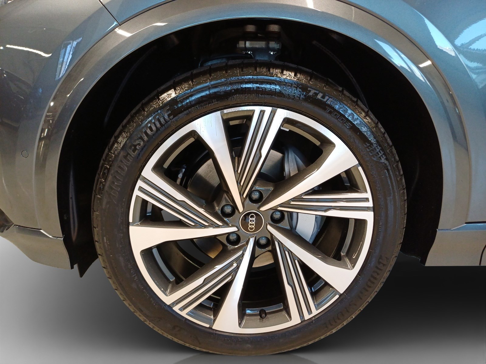 AUDI Q6 Sportback e-tron quattro-image-13