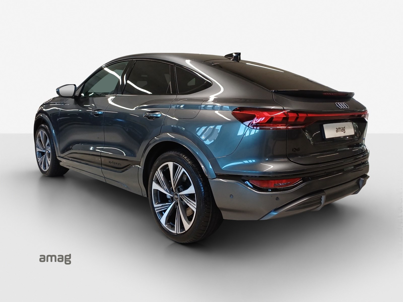 AUDI Q6 Sportback e-tron quattro-image-2