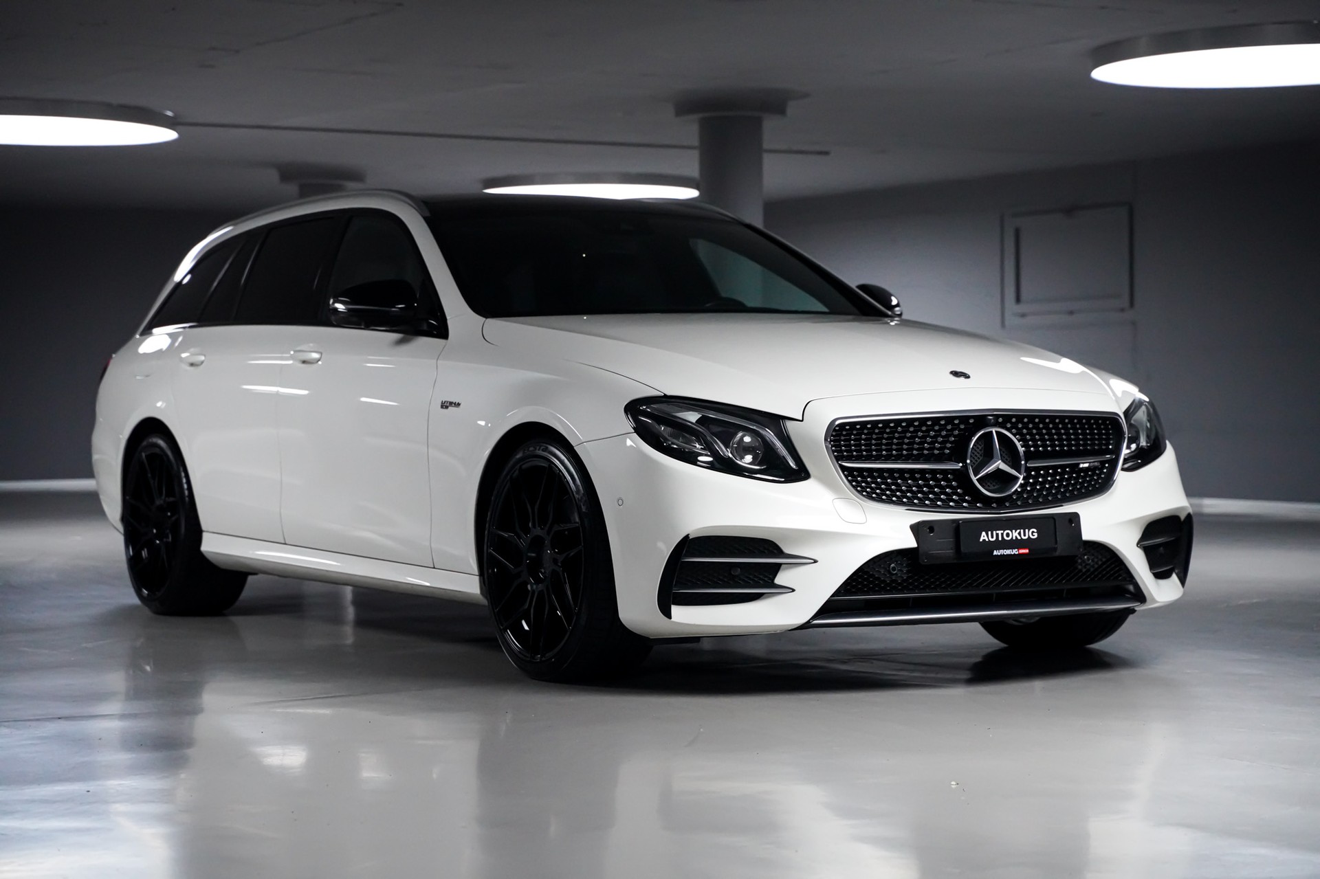 MERCEDES-BENZ E 43 AMG 4 Matic 9G-Tronic-showroom-element-2