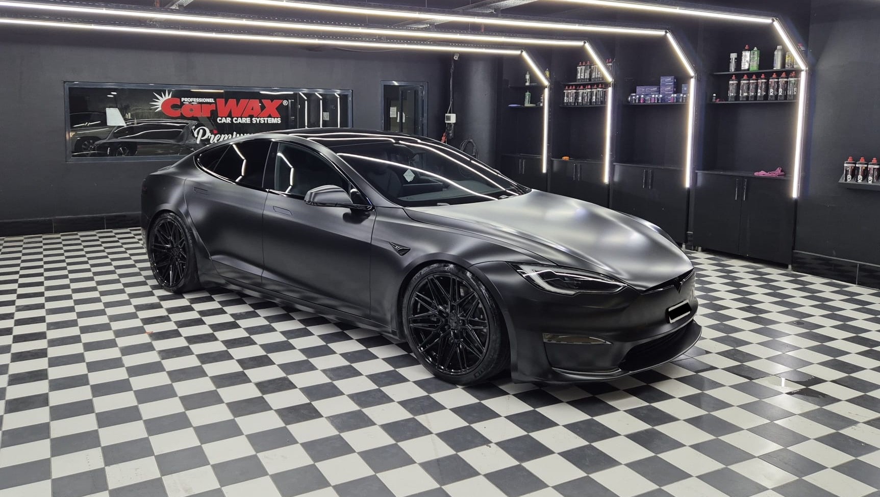 TESLA Model S 100 kWh Plaid