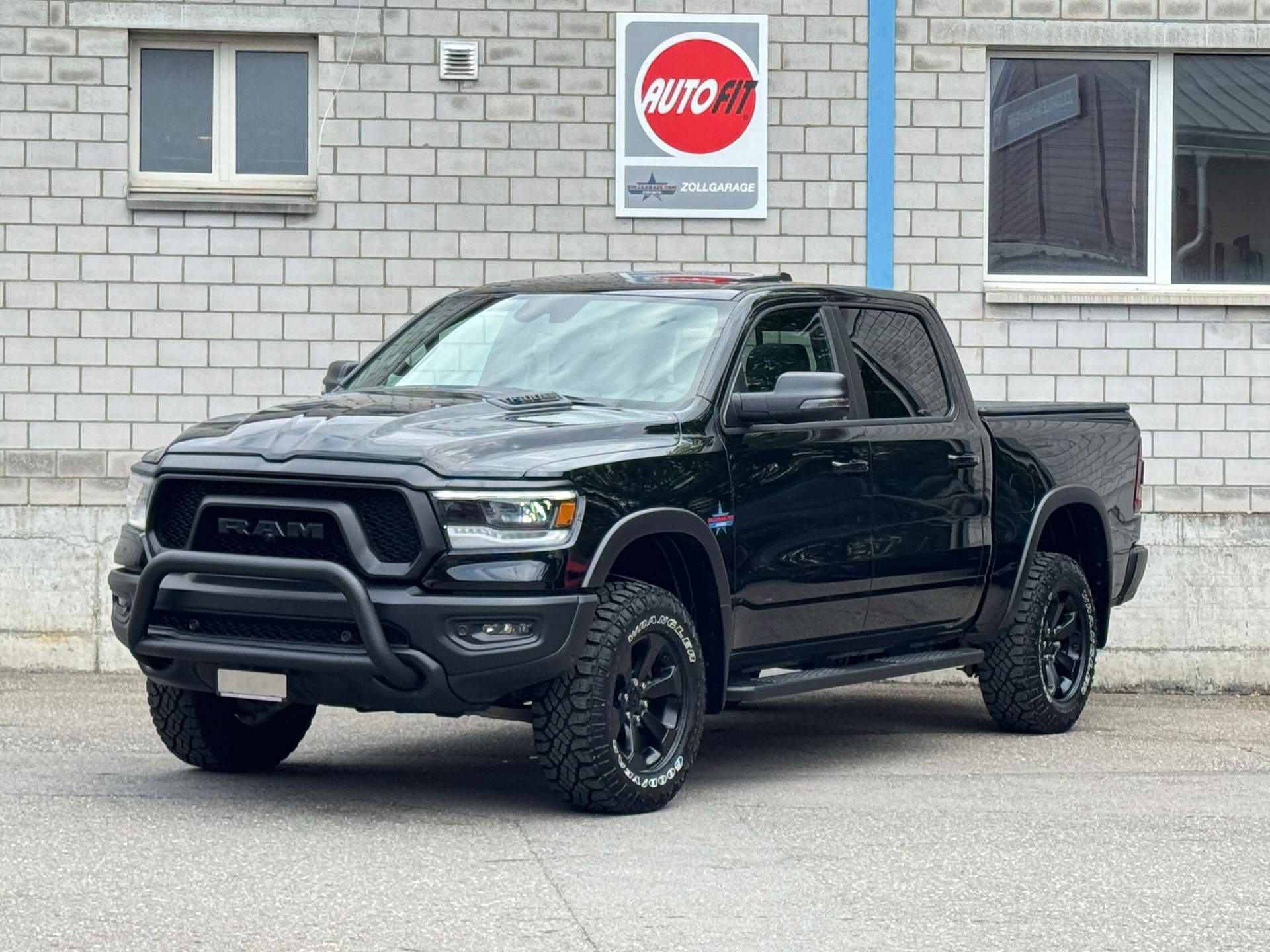 DODGE RAM 1500 GT 5.7 HEMI 4x4-showroom-element-1