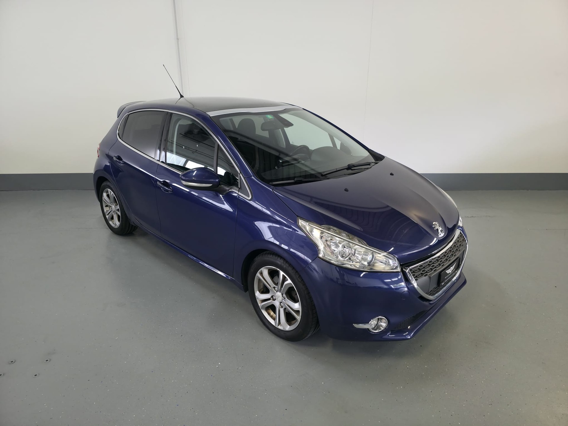 PEUGEOT 208 1.6 VTI Allure-showroom-element-1