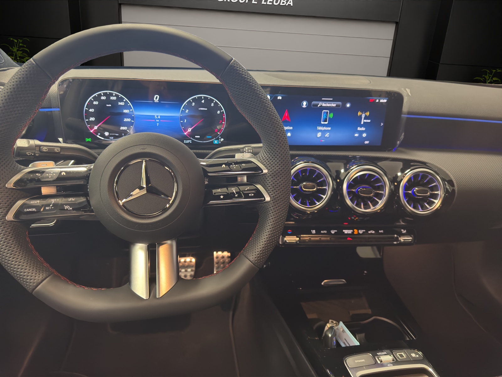 Image MERCEDES-BENZ A-200 A 200 Night Star 7G-DCT