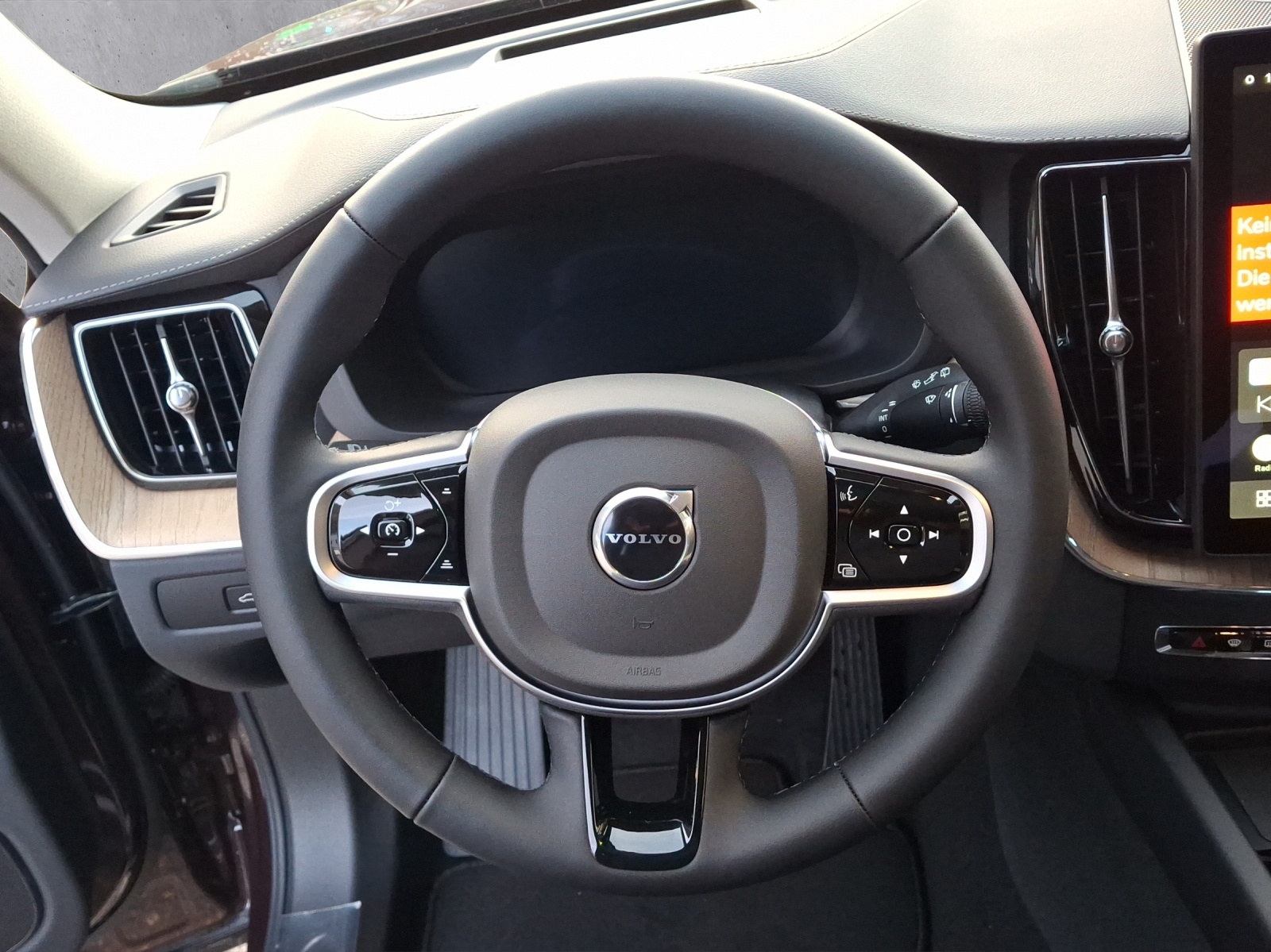 Image VOLVO XC60 XC60 T6 eAWD PluginHybrid Ultra Dark Geartronic