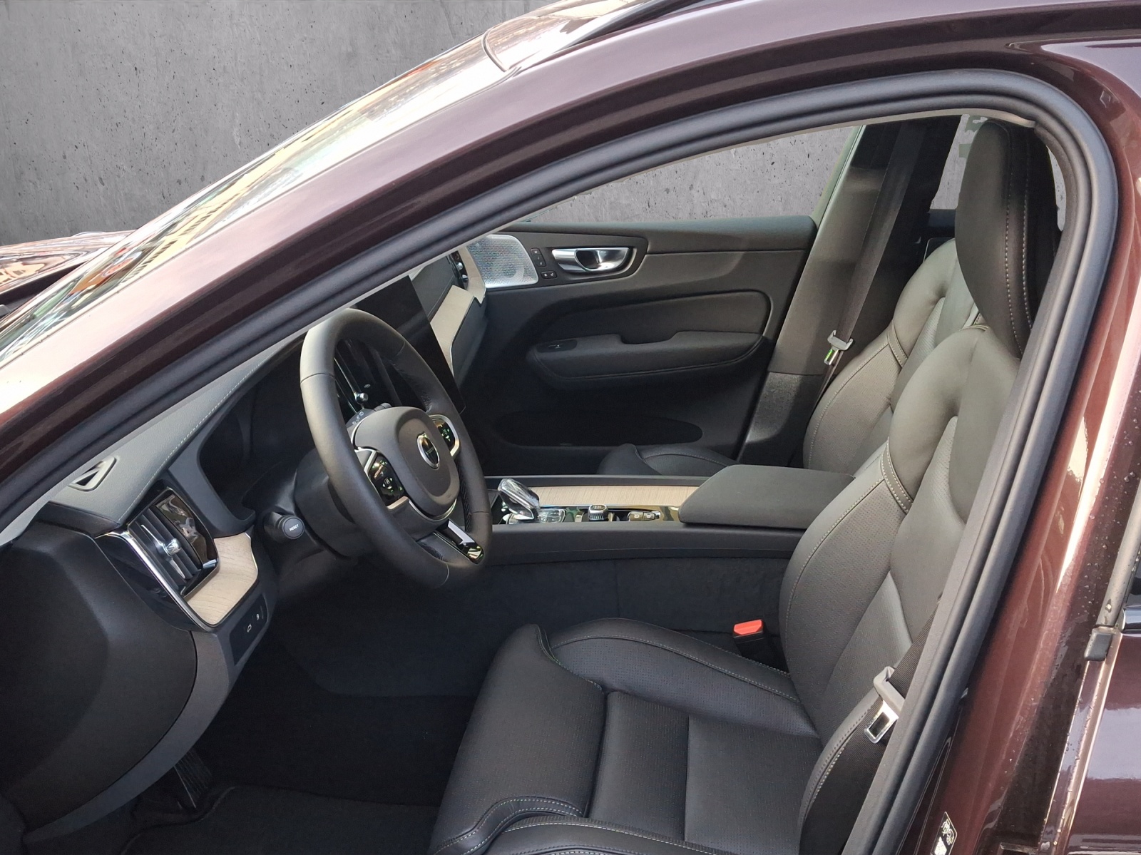 Image VOLVO XC60 XC60 T6 eAWD PluginHybrid Ultra Dark Geartronic