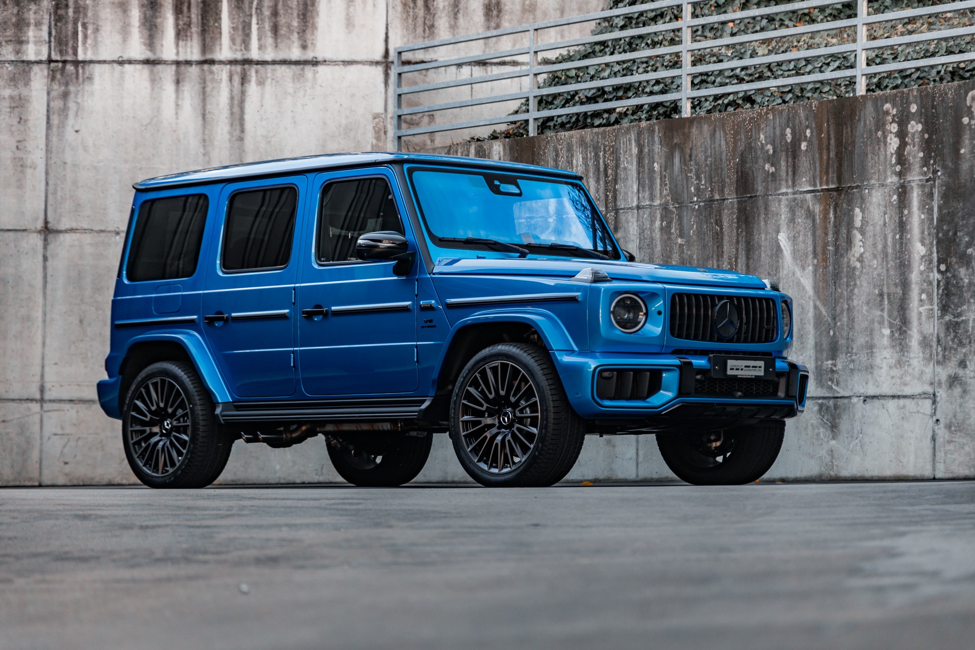 MERCEDES-BENZ G 63 AMG 9G-Tronic-showroom-element-1