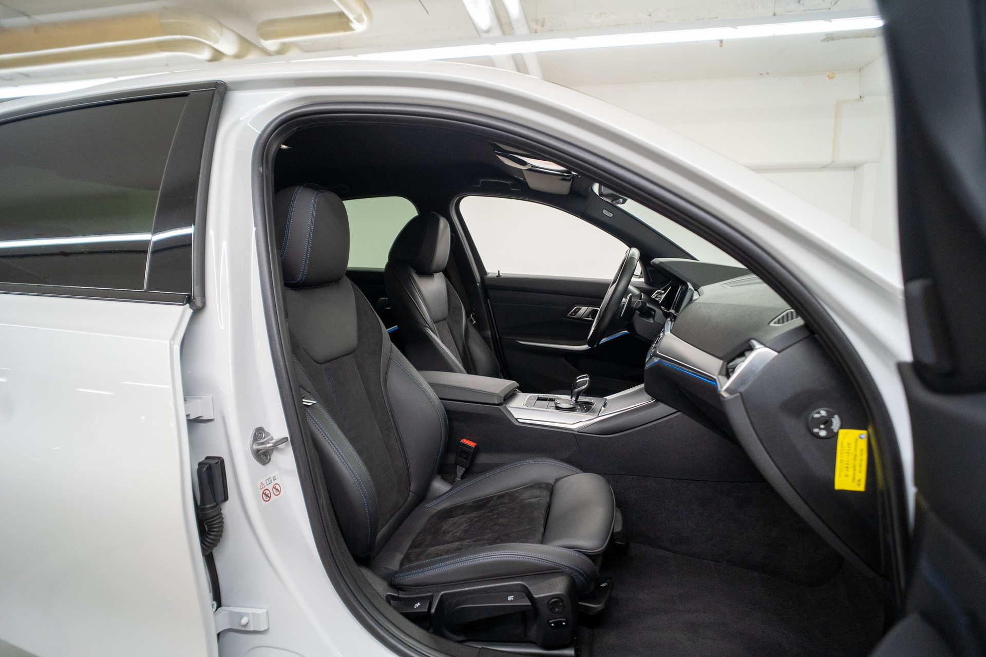 BMW 330e SAG M SPORT-image-12