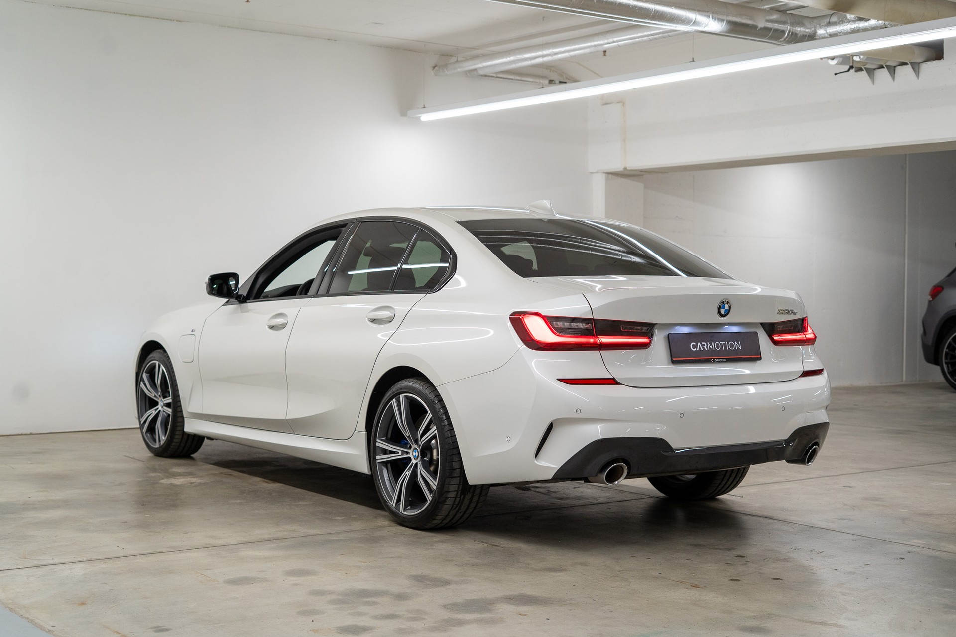 BMW 330e SAG M SPORT-image-6