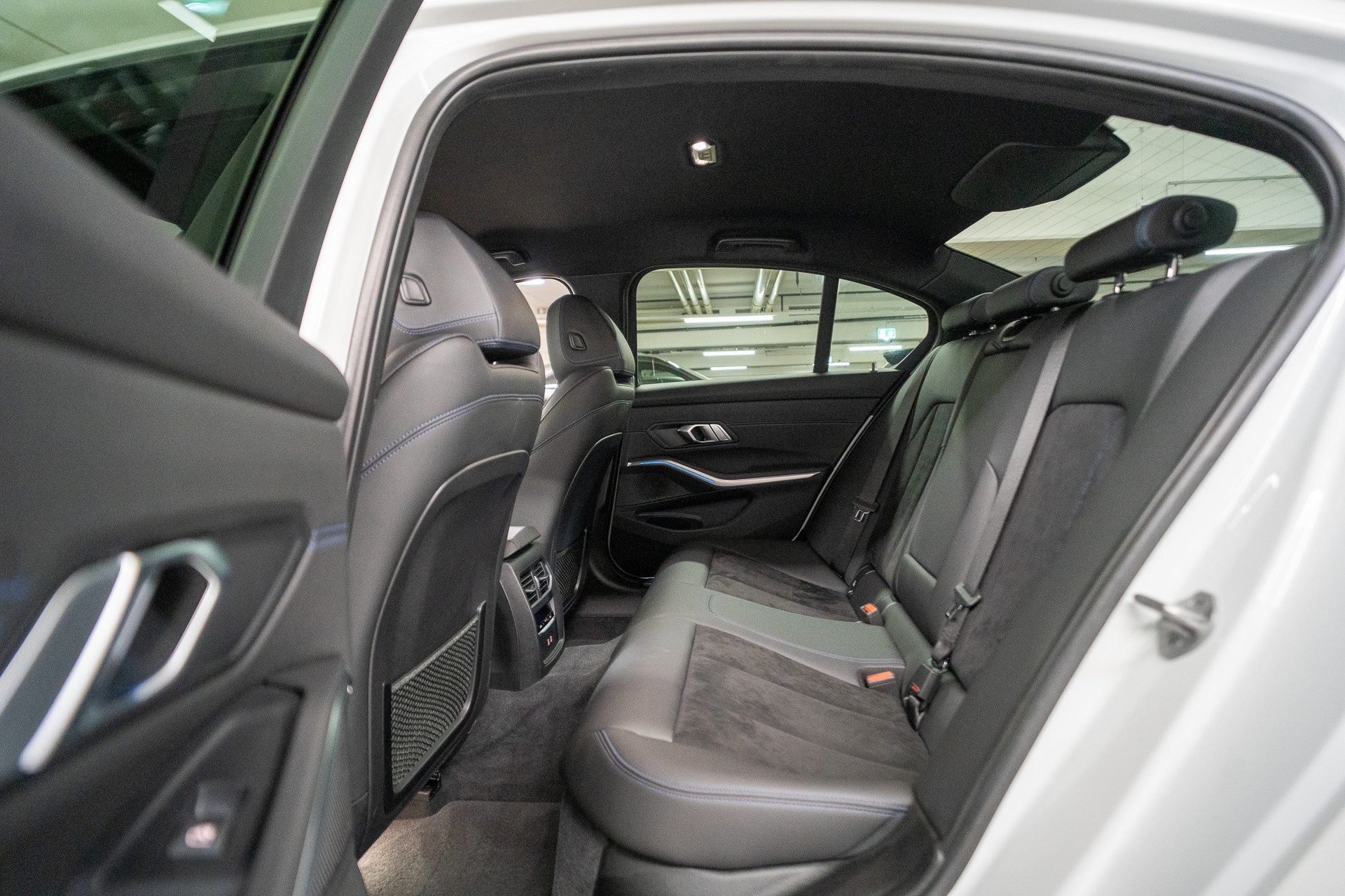 BMW 330e SAG M SPORT-image-10