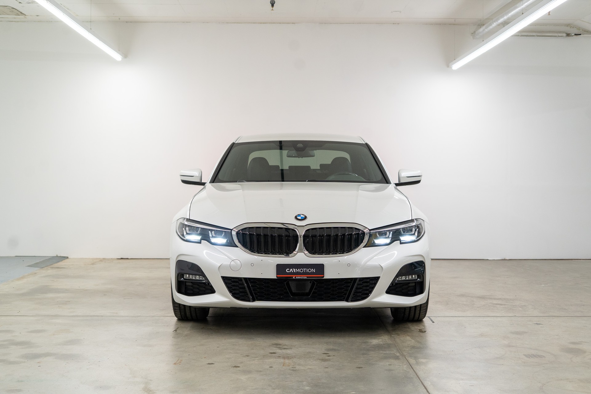 BMW 330e SAG M SPORT-showroom-element-2