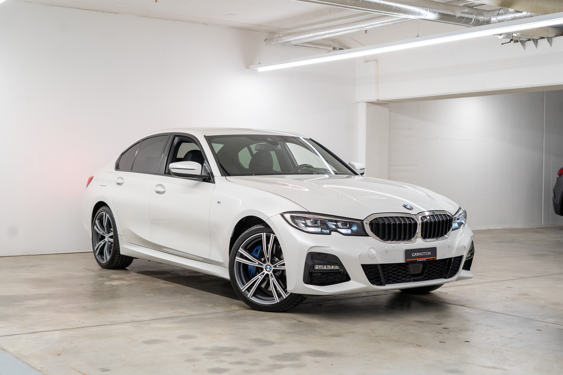 BMW 330e SAG M SPORT-showroom-element-3