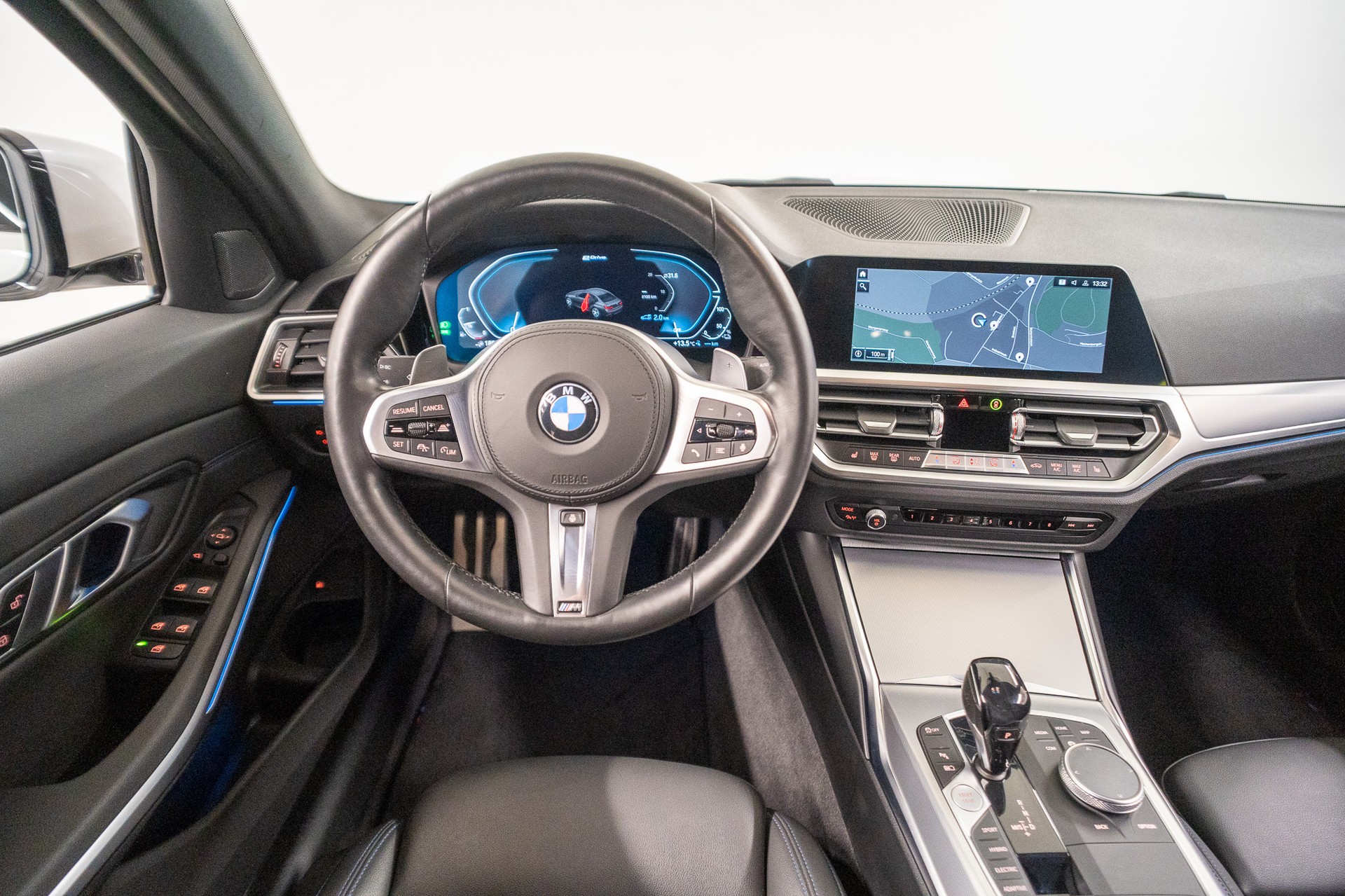 BMW 330e SAG M SPORT-image-14