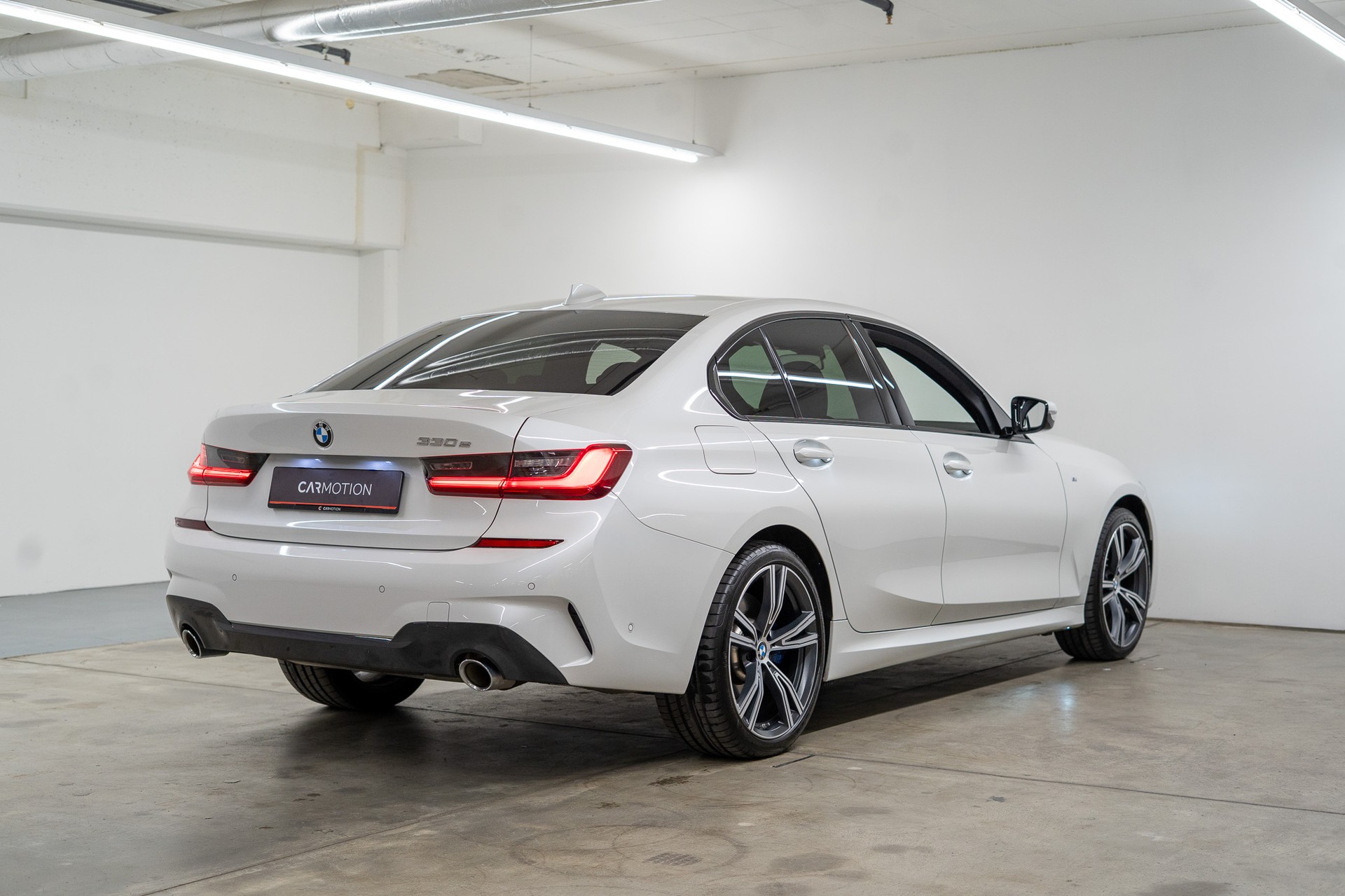 BMW 330e SAG M SPORT-showroom-element-3