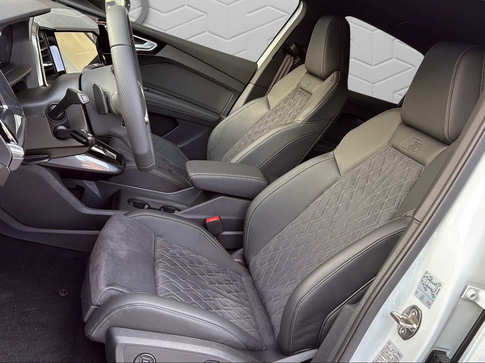 AUDI Q4 Sportback e-tron 55 quattro-image-6