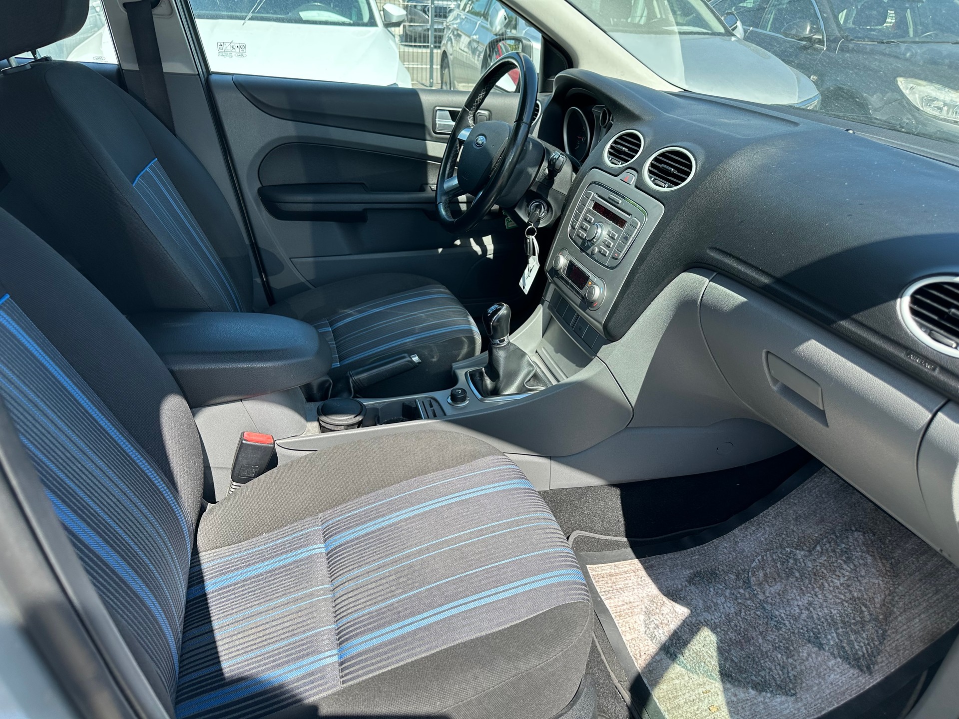 FORD Focus 1.8i Flexifuel Titanium-image-4
