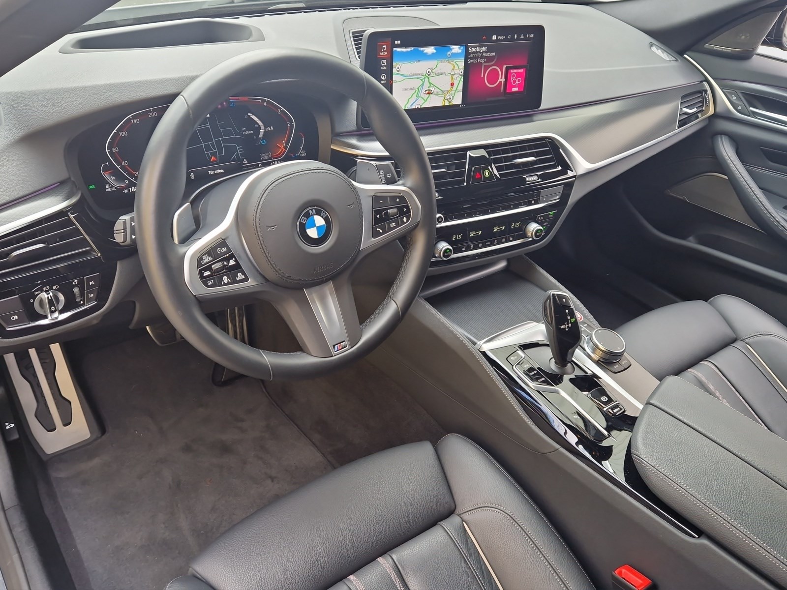 BMW 520d xDrive Touring M-Sport ** 91'400 CHF  Neupreis **-showroom-element-3