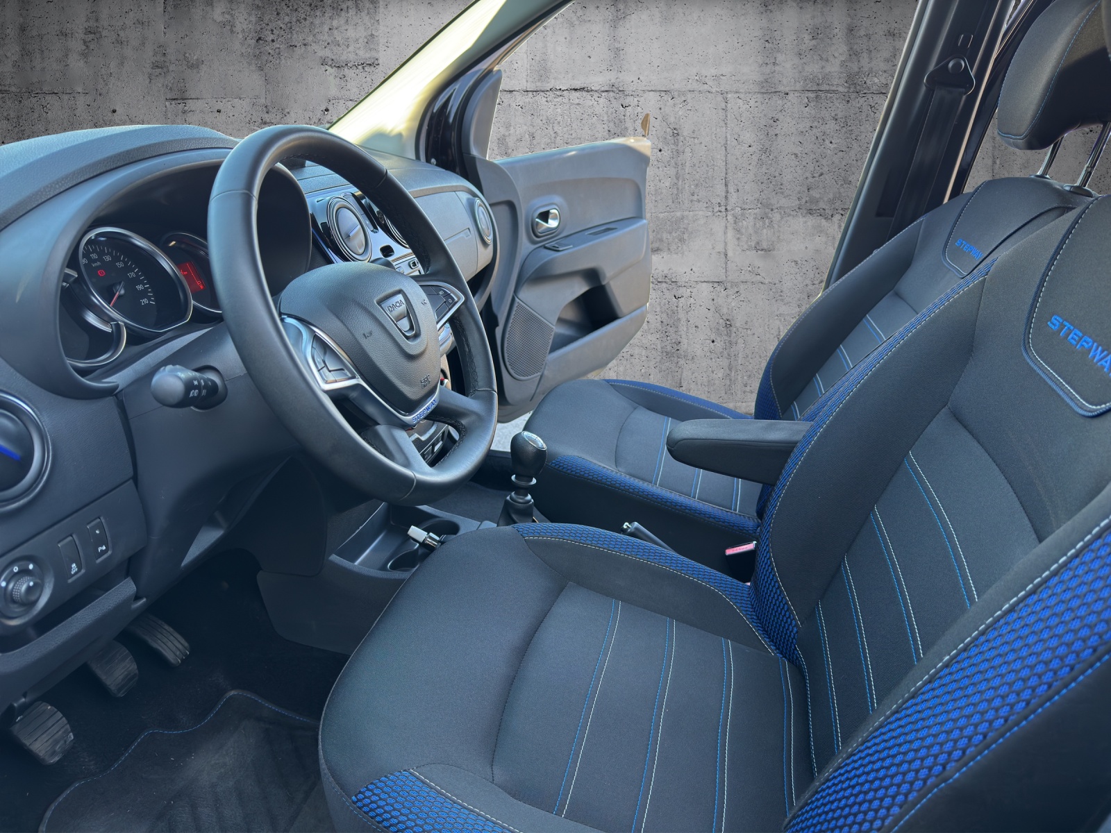 DACIA Lodgy TCE 130 Celebration 5PL-showroom-element-1