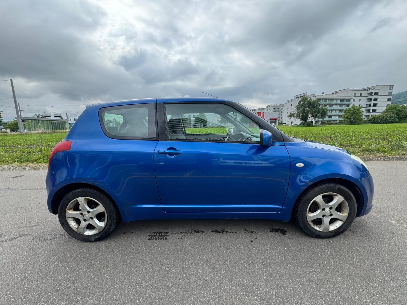 SUZUKI Swift 1.3i 16V GL Top-showroom-element-3
