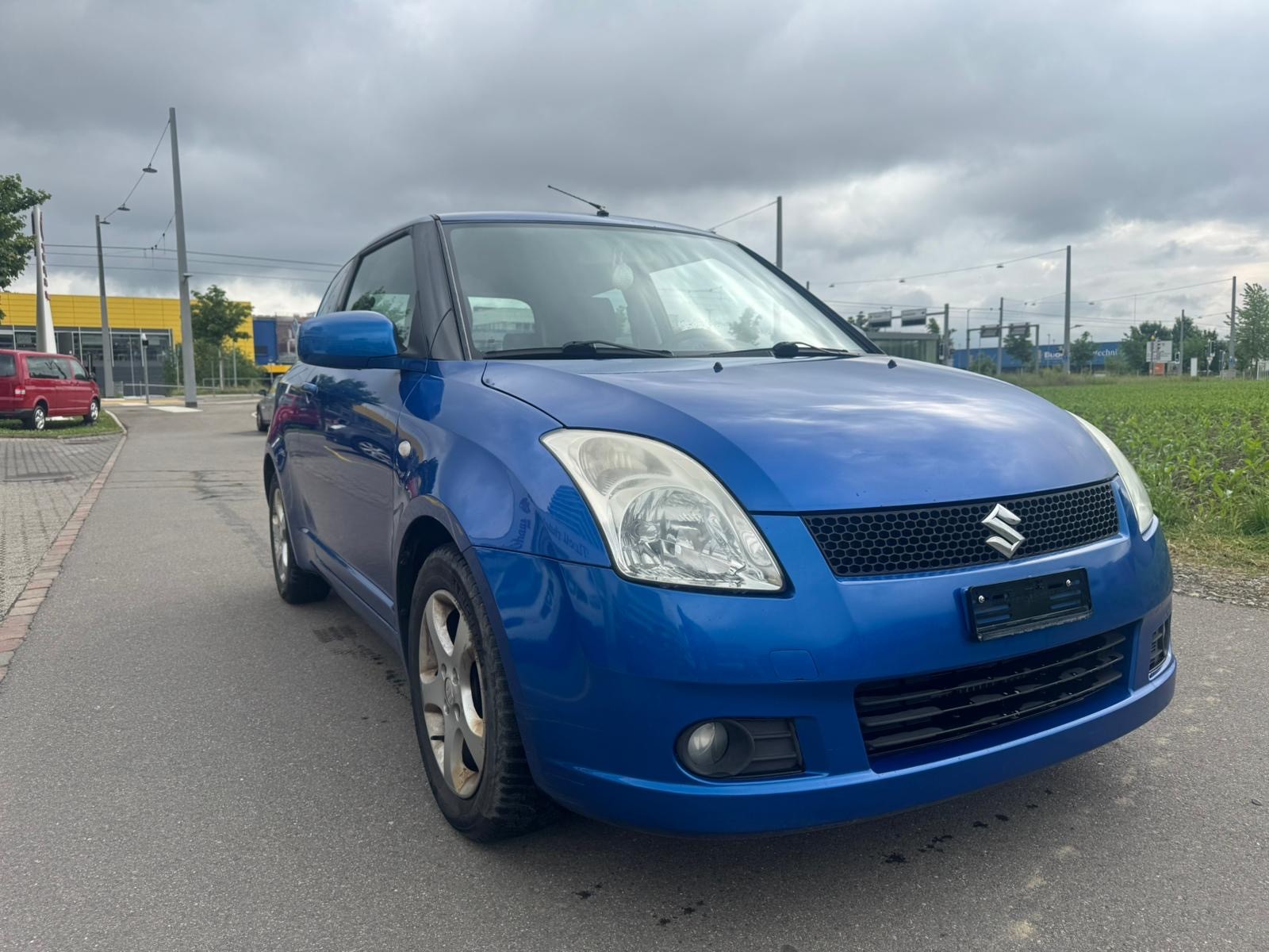 SUZUKI Swift 1.3i 16V GL Top-showroom-element-1