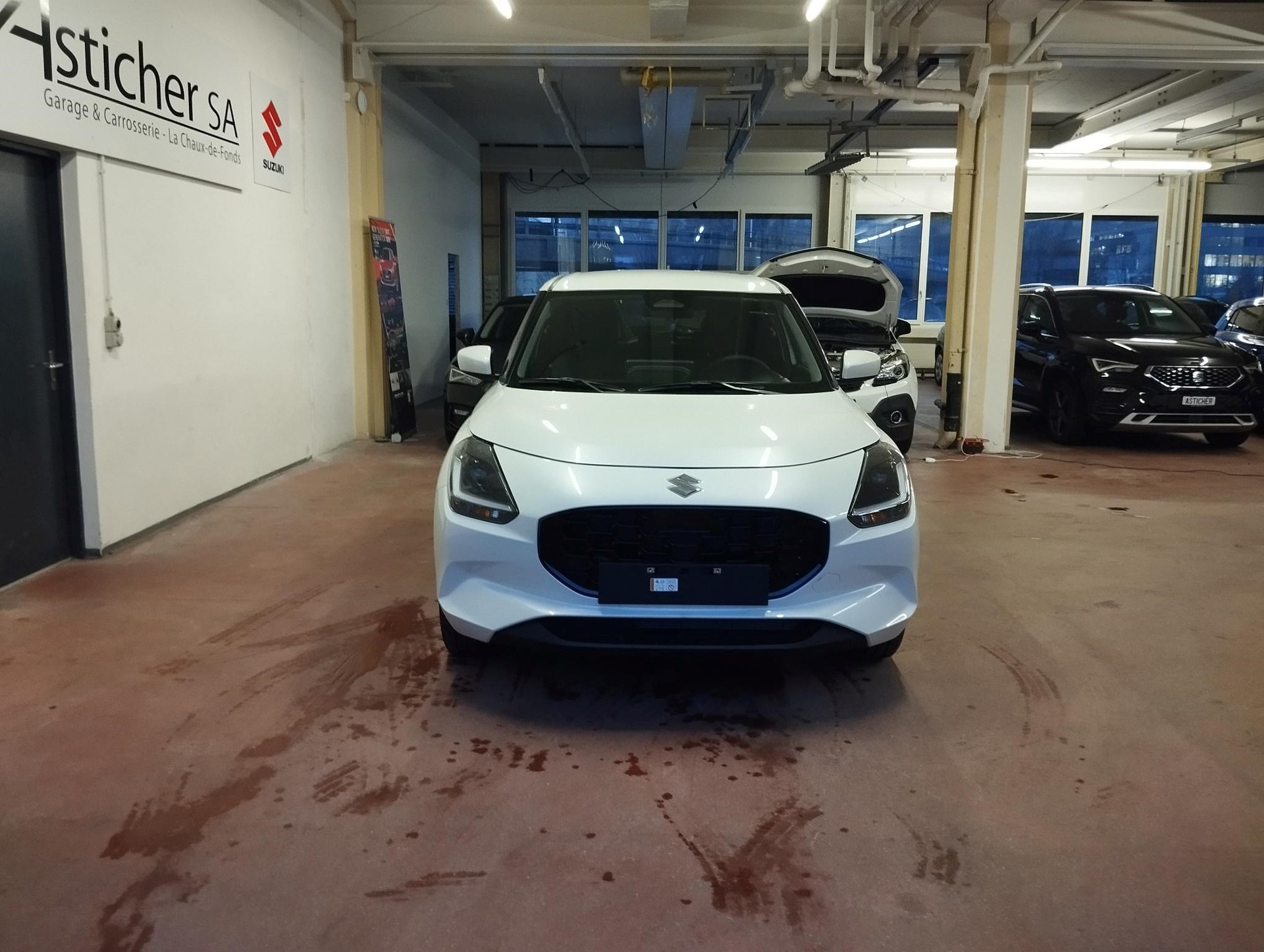 SUZUKI Swift 1.2 Compact+ Hybrid 4x4-showroom-element-1