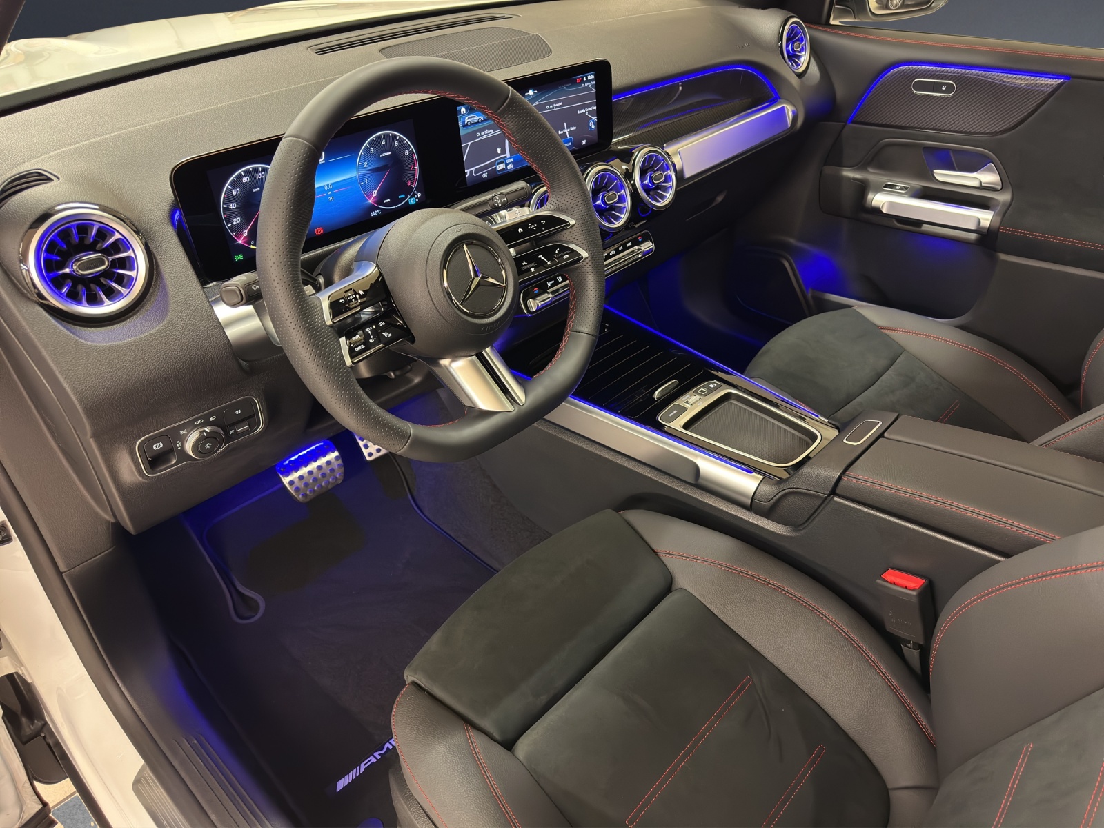 MERCEDES-BENZ GLB 200-image-8