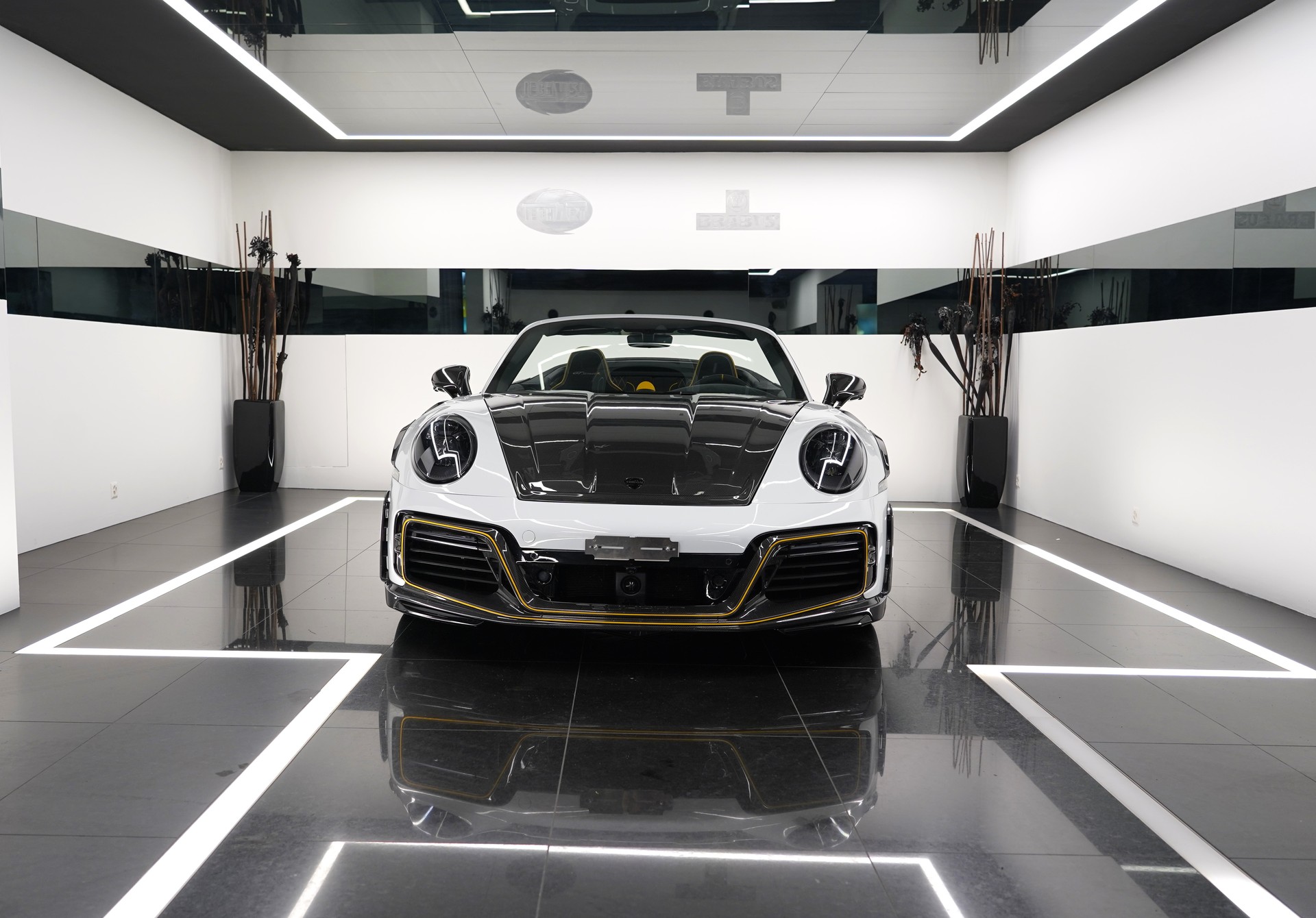 PORSCHE 911 Turbo S Cabriolet-showroom-element-2