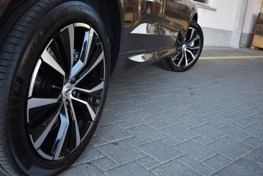 VOLVO XC60 2.0 T6 TE Ultimate Dark eAWD-image-4
