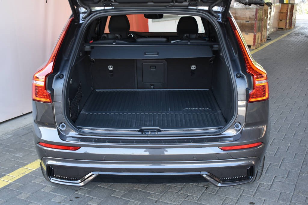 VOLVO XC60 2.0 T6 TE Ultimate Dark eAWD-image-5