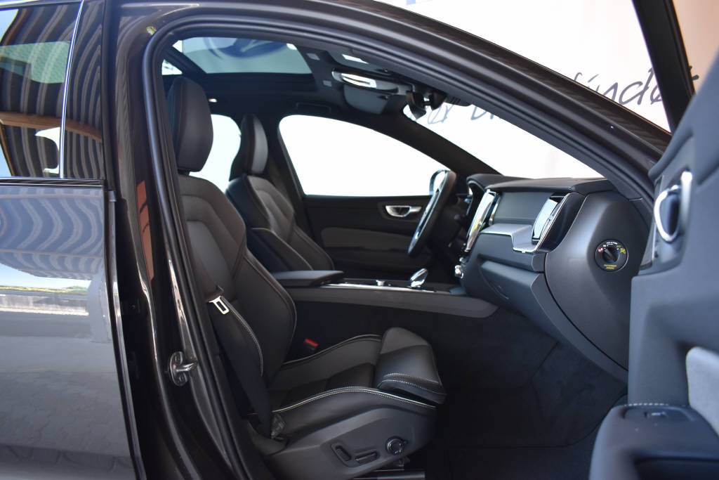 VOLVO XC60 2.0 T6 TE Ultimate Dark eAWD-image-7