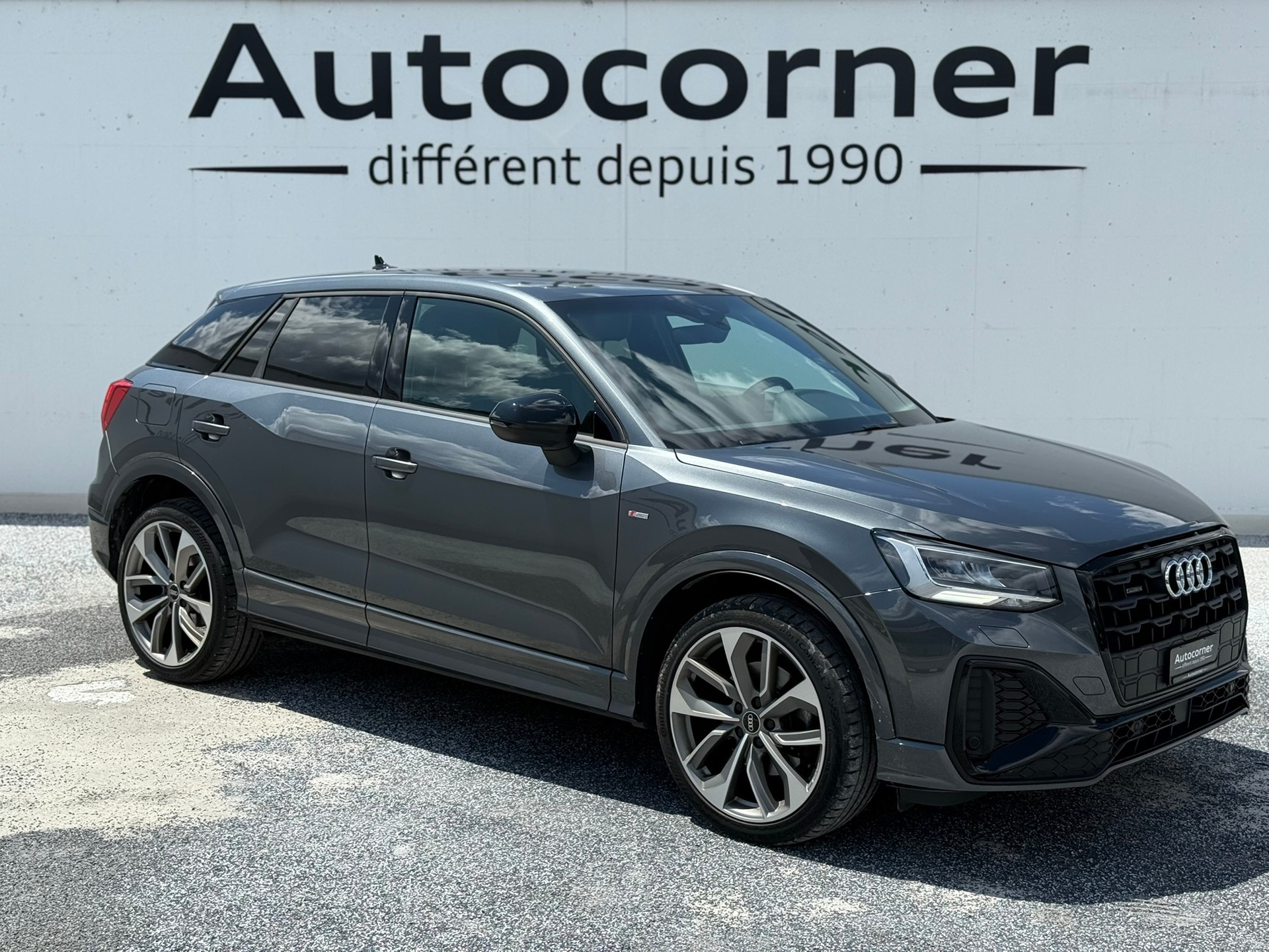 AUDI Q2 40 TFSI S line quattro S-tronic-showroom-element-2