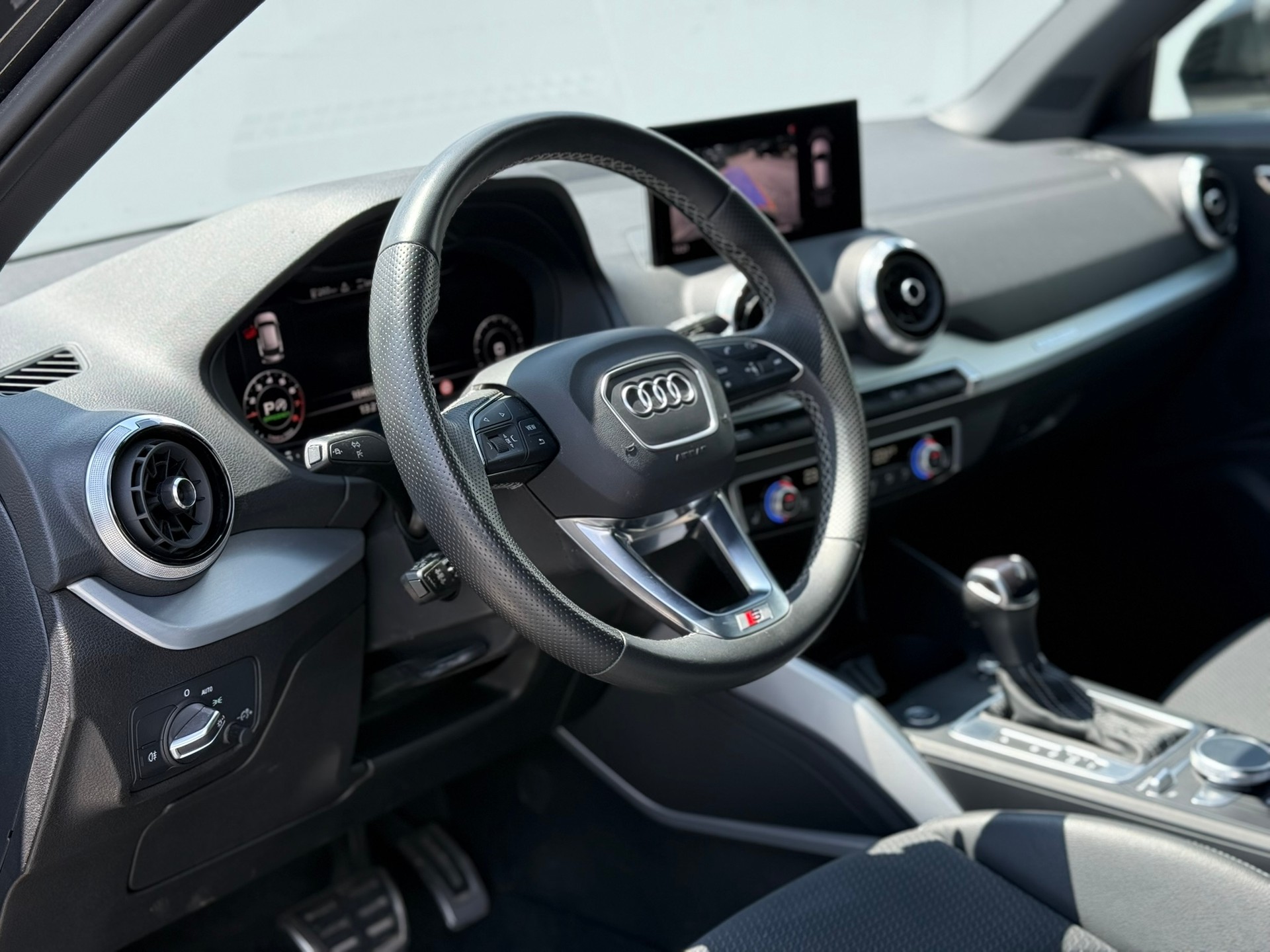 AUDI Q2 40 TFSI S line quattro S-tronic-image-6