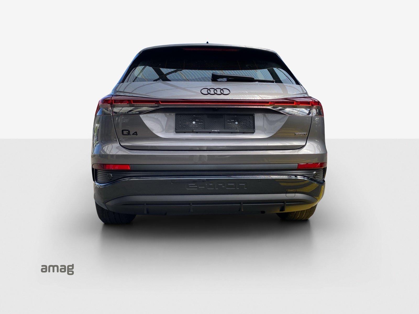 AUDI Q4 e-tron 45 quattro-showroom-element-3