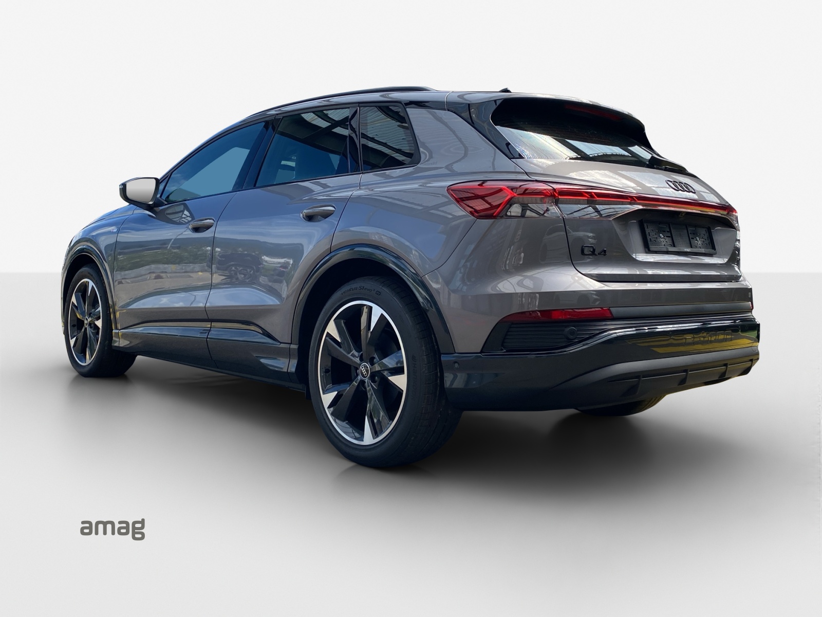 AUDI Q4 e-tron 45 quattro-showroom-element-2