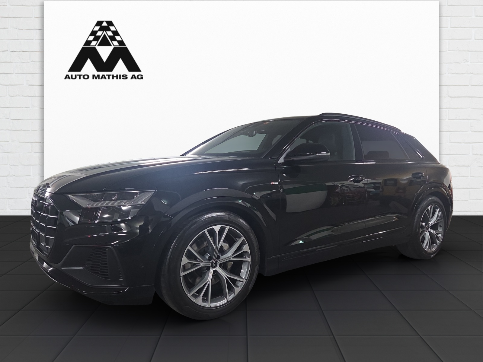 AUDI Q8 55 TFSI Black (SUV / GelÃ¤ndewagen)