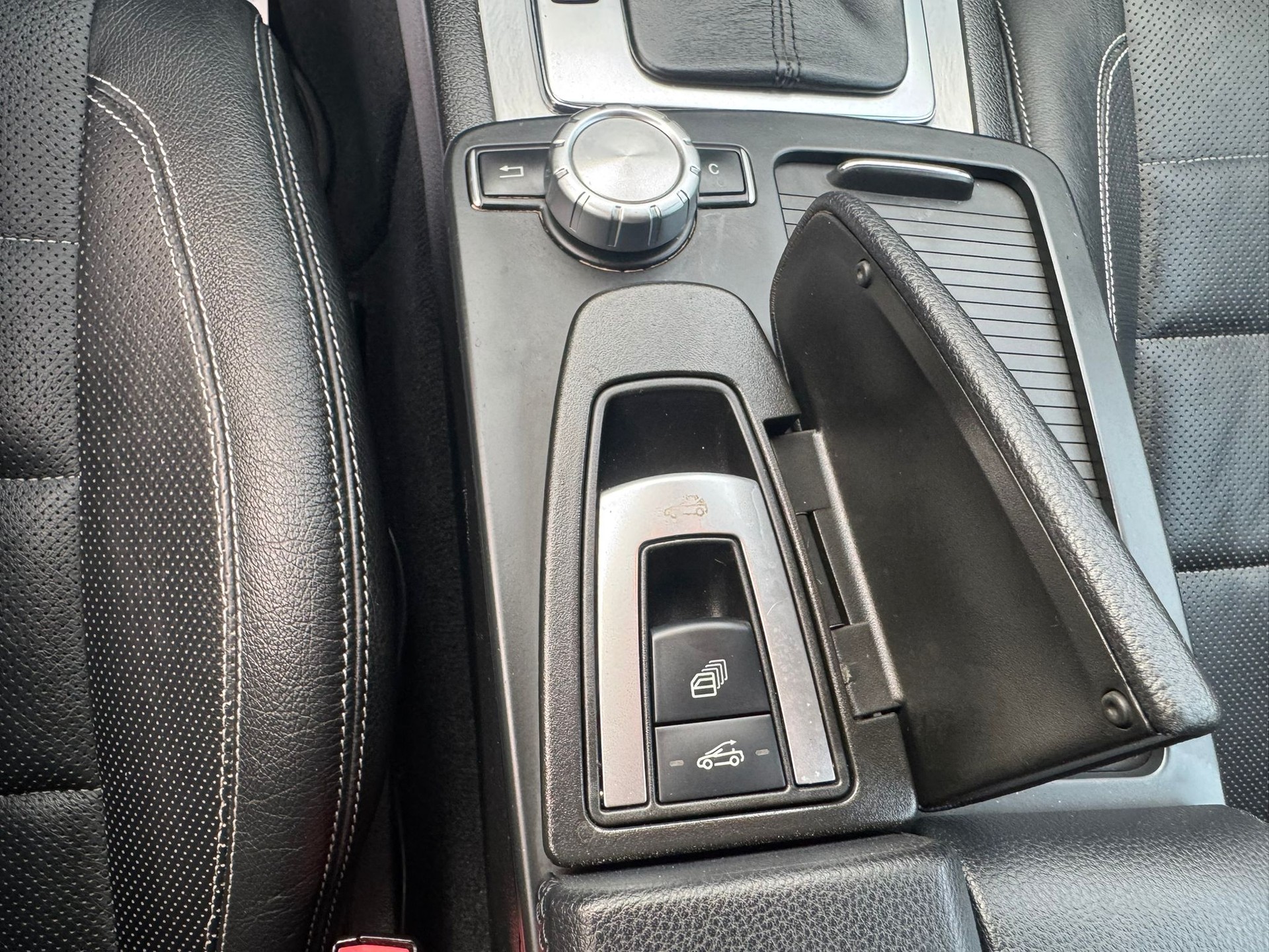 MERCEDES-BENZ E 250 CGI BlueEfficiency 7G-Tronic-image-25