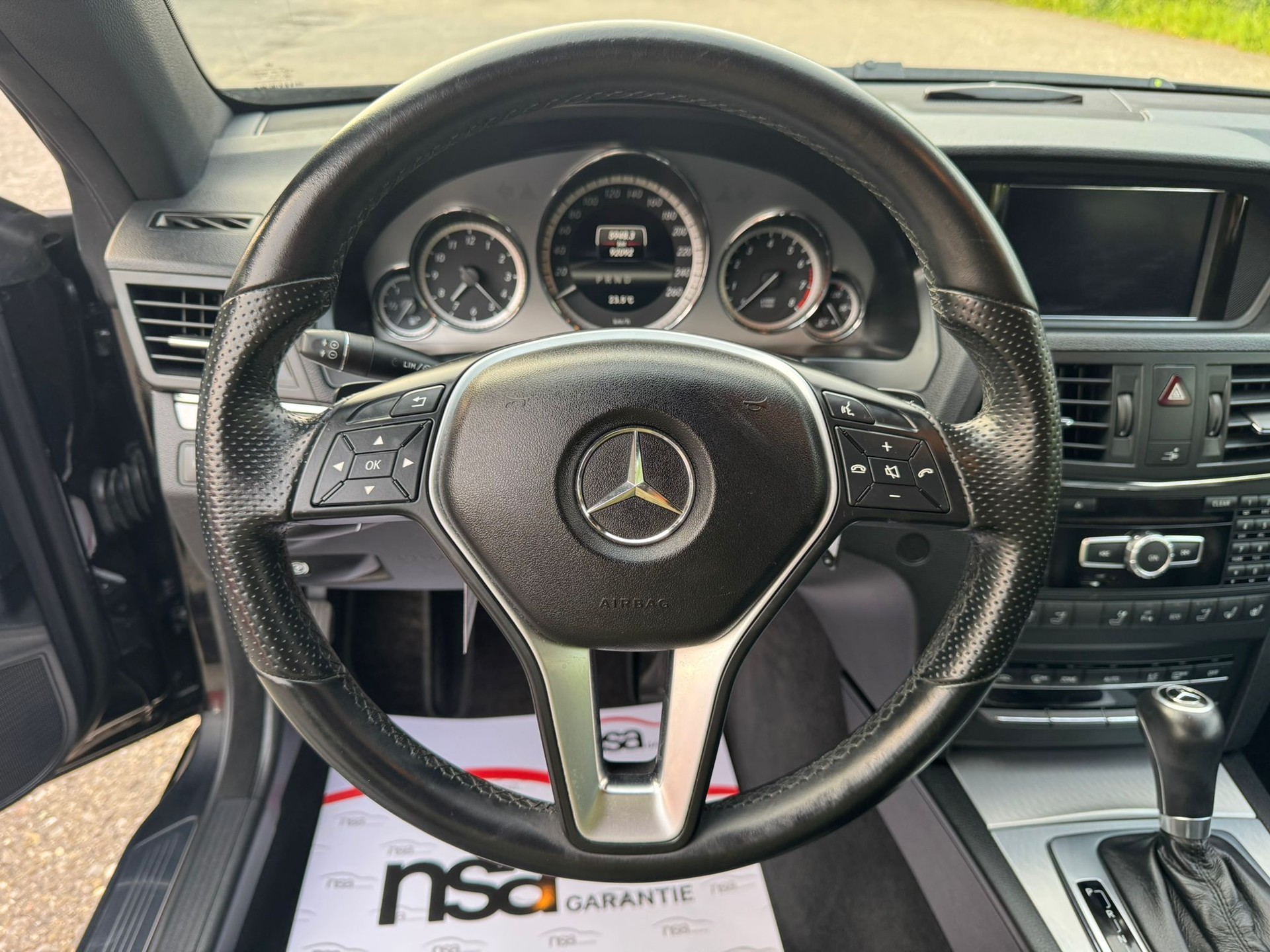 MERCEDES-BENZ E 250 CGI BlueEfficiency 7G-Tronic-image-21