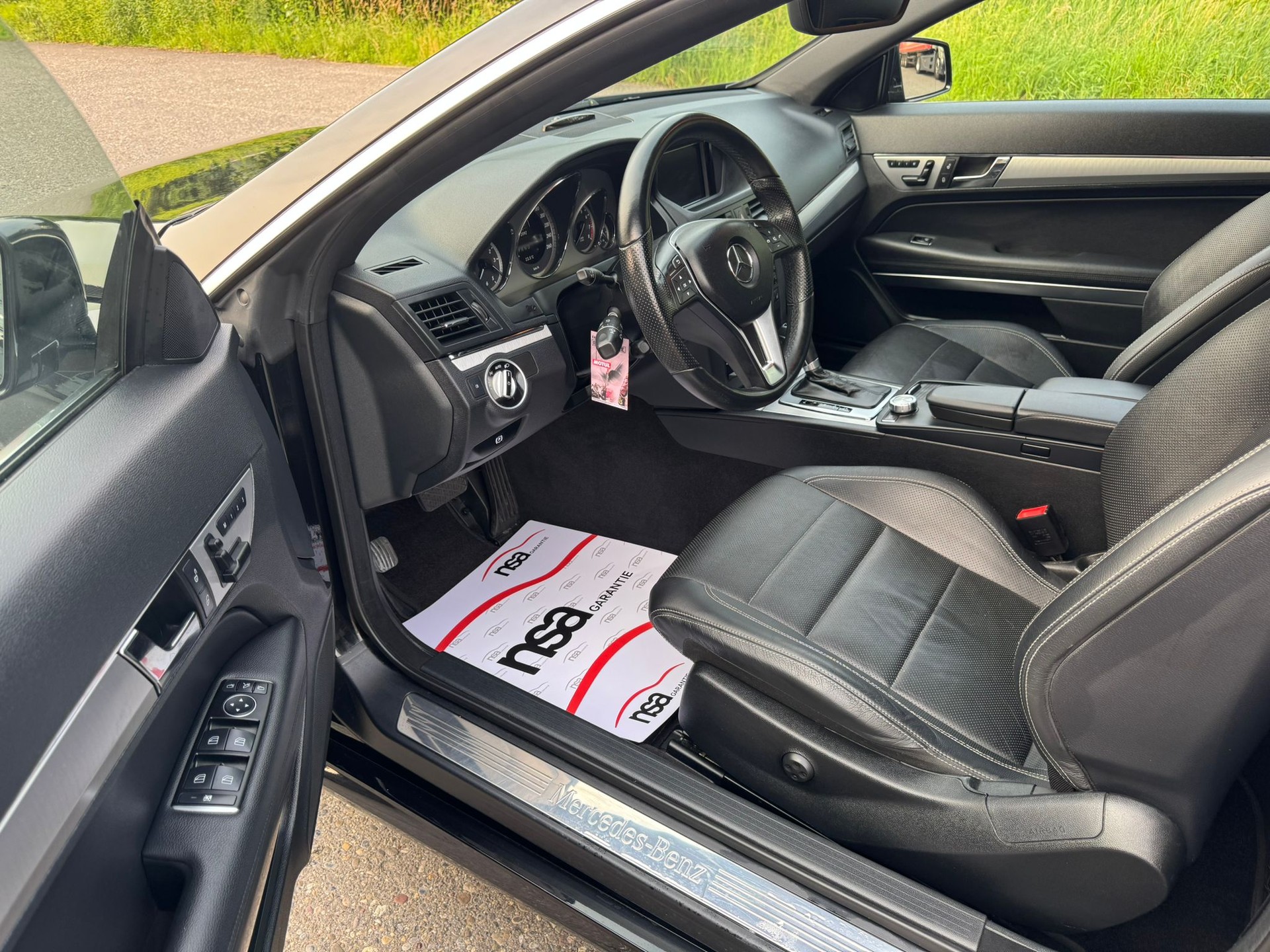 MERCEDES-BENZ E 250 CGI BlueEfficiency 7G-Tronic-image-14