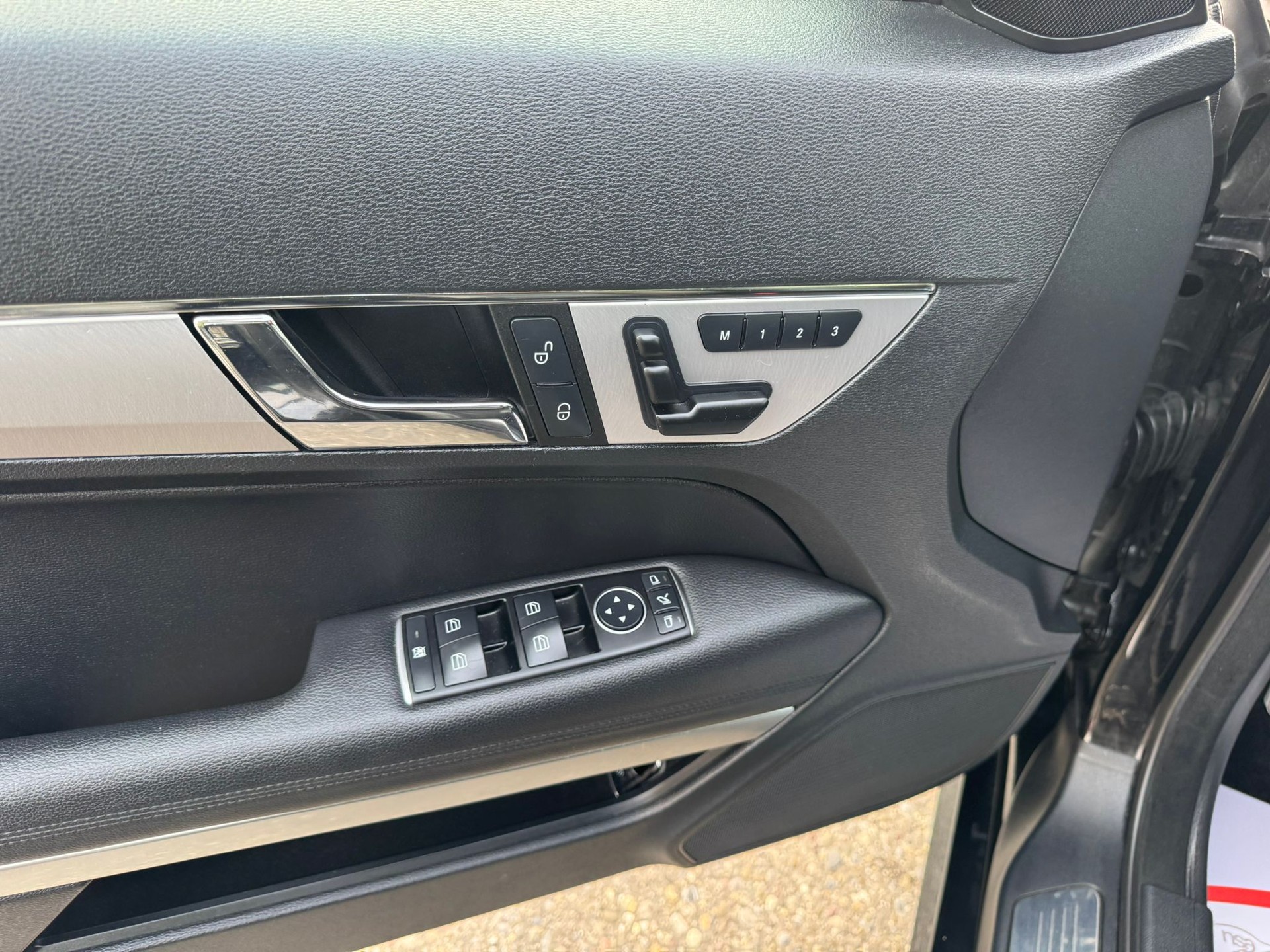 MERCEDES-BENZ E 250 CGI BlueEfficiency 7G-Tronic-image-18
