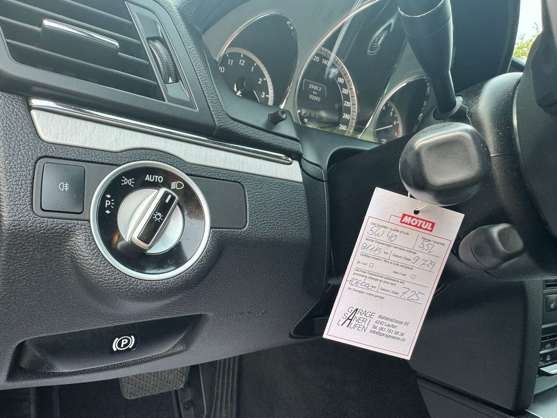 MERCEDES-BENZ E 250 CGI BlueEfficiency 7G-Tronic-image-26