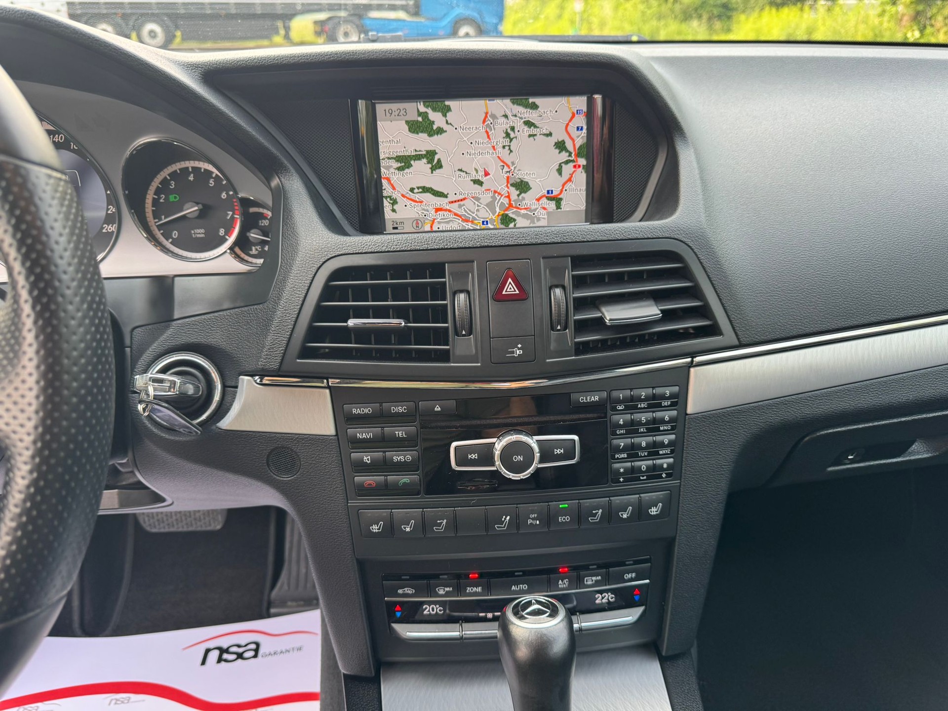 MERCEDES-BENZ E 250 CGI BlueEfficiency 7G-Tronic-image-22