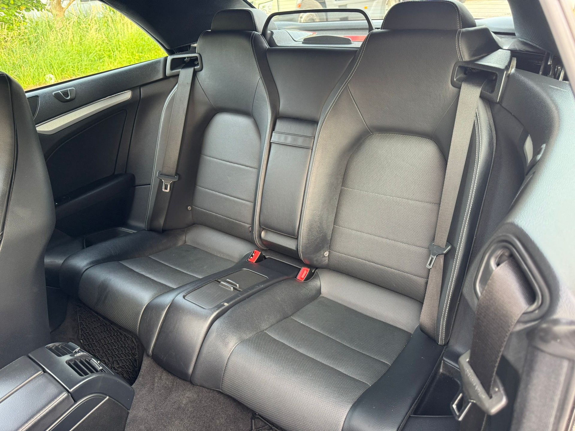 MERCEDES-BENZ E 250 CGI BlueEfficiency 7G-Tronic-image-16